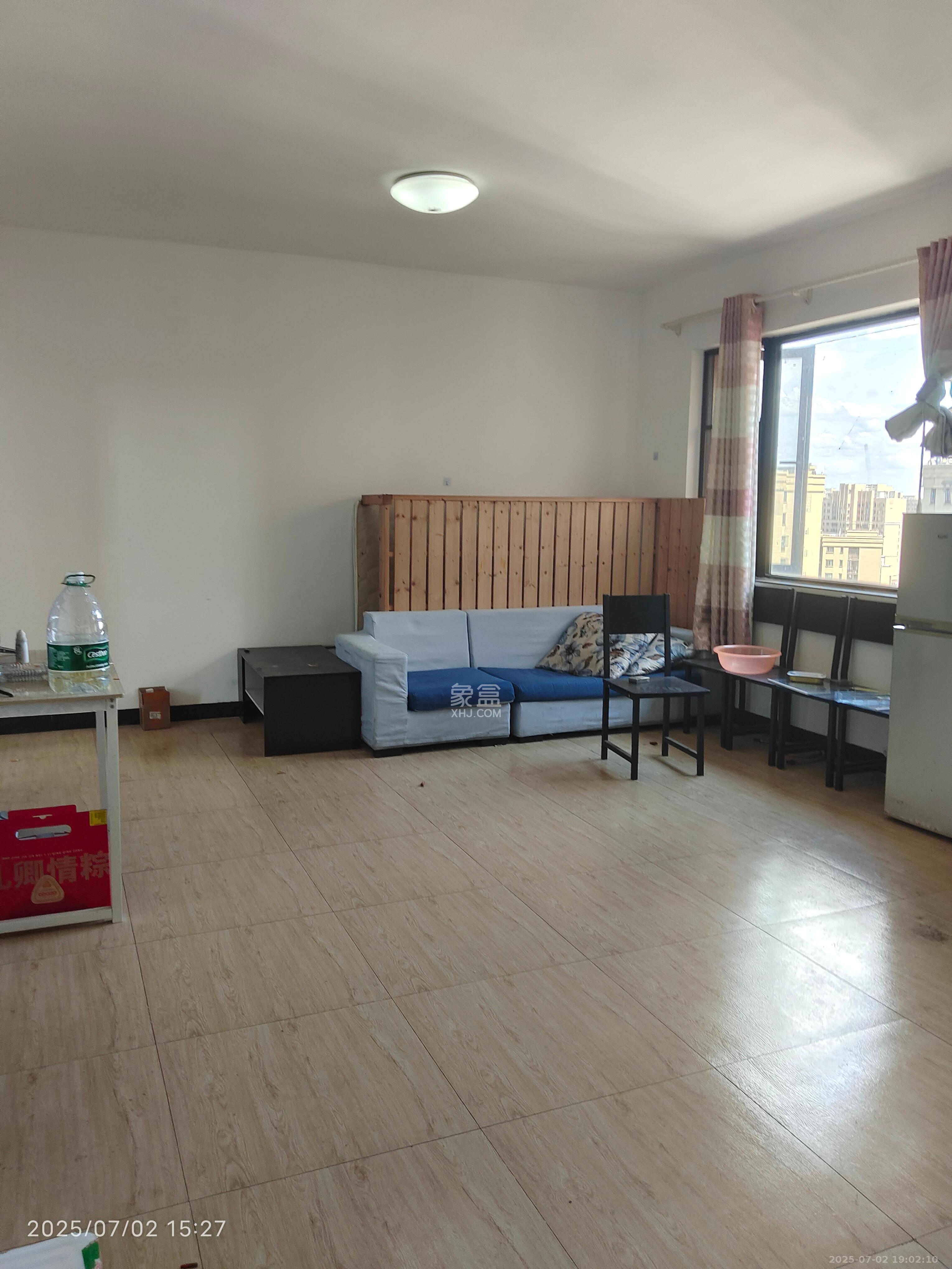 华润置地广场一期  3室2厅1卫   1800.00元/月室内图