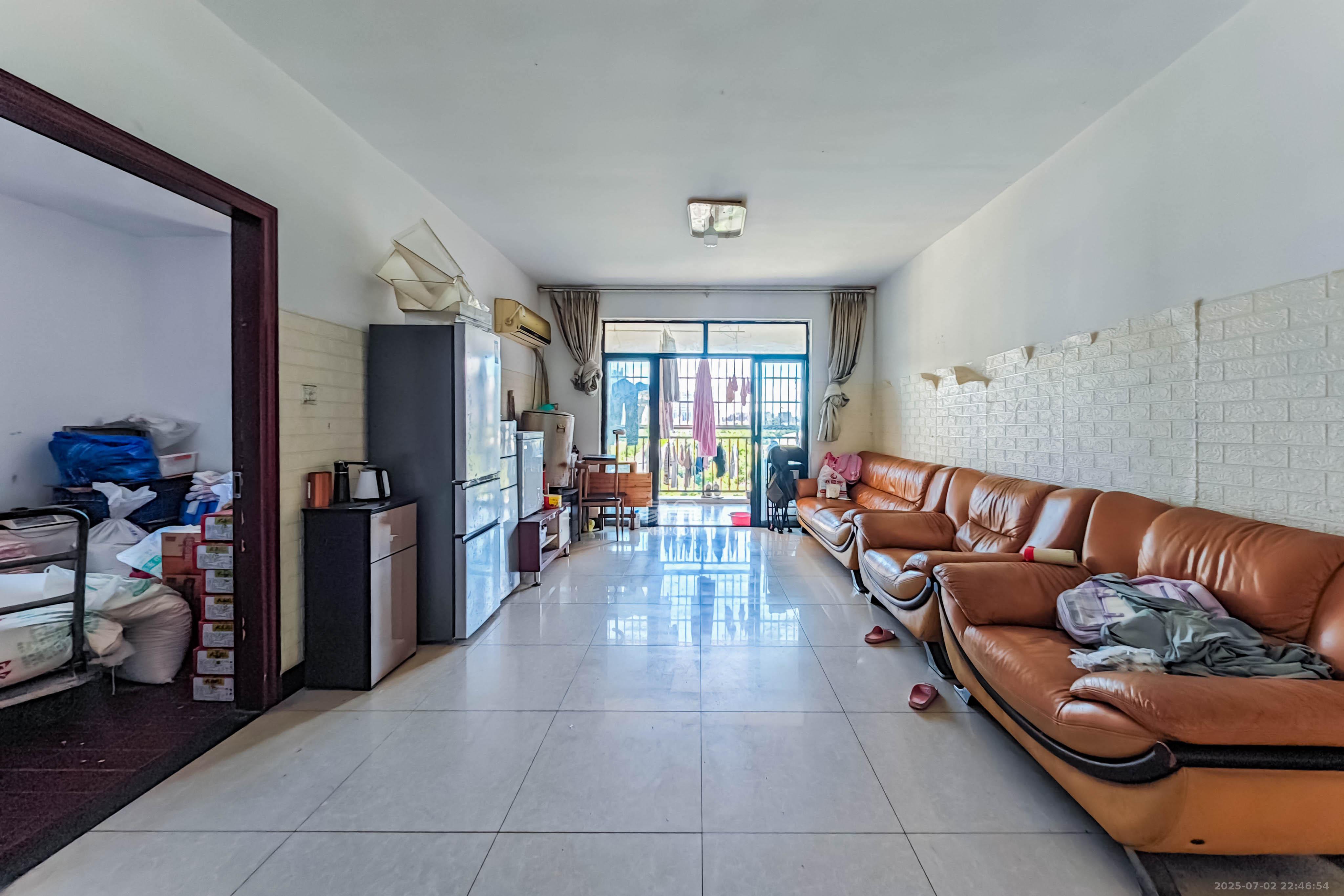 优山美地  4室2厅2卫    95.0万客厅