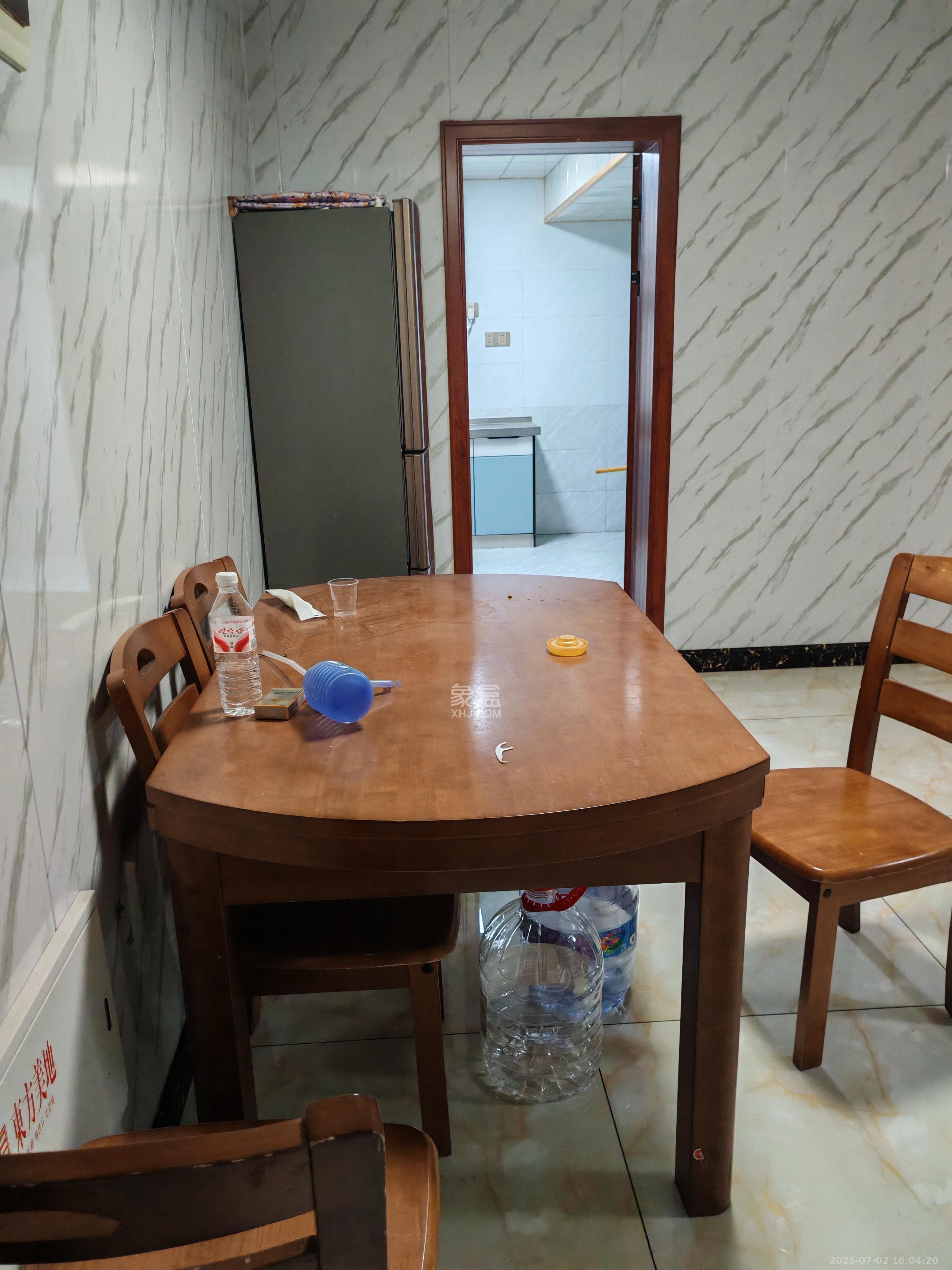 东方美地 3室2厅1卫 2300.0元/月 东方美地 3室2厅1卫 2300.0元/月室内图