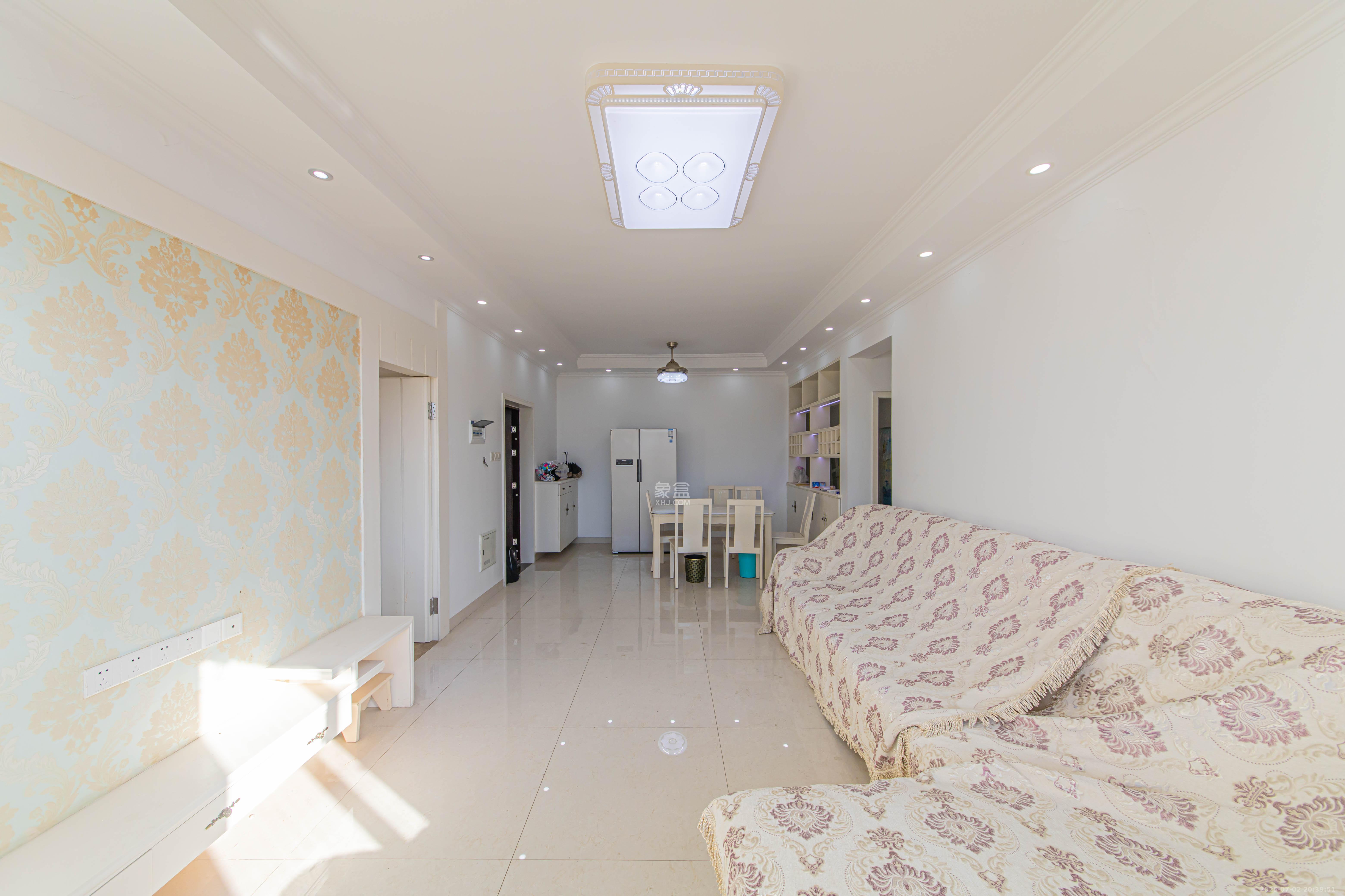 夏威夷碧水春城(碧桂园城市花园) 4室2厅1卫 82.8万 夏威夷碧水春城(碧桂园城市花园) 4室2厅1卫 82.8万客厅