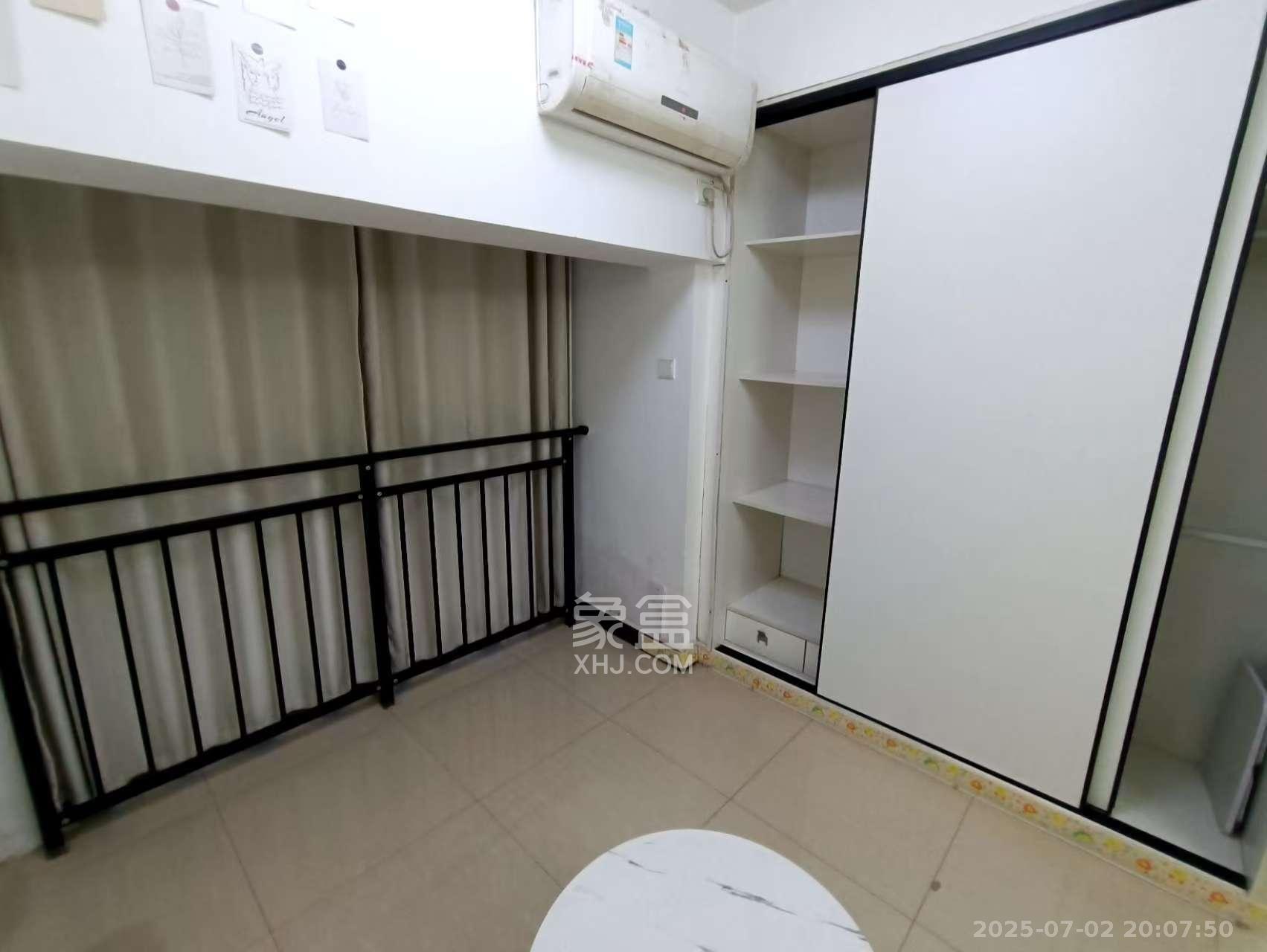山水华景  1室1厅1卫   1500.00元/月室内图