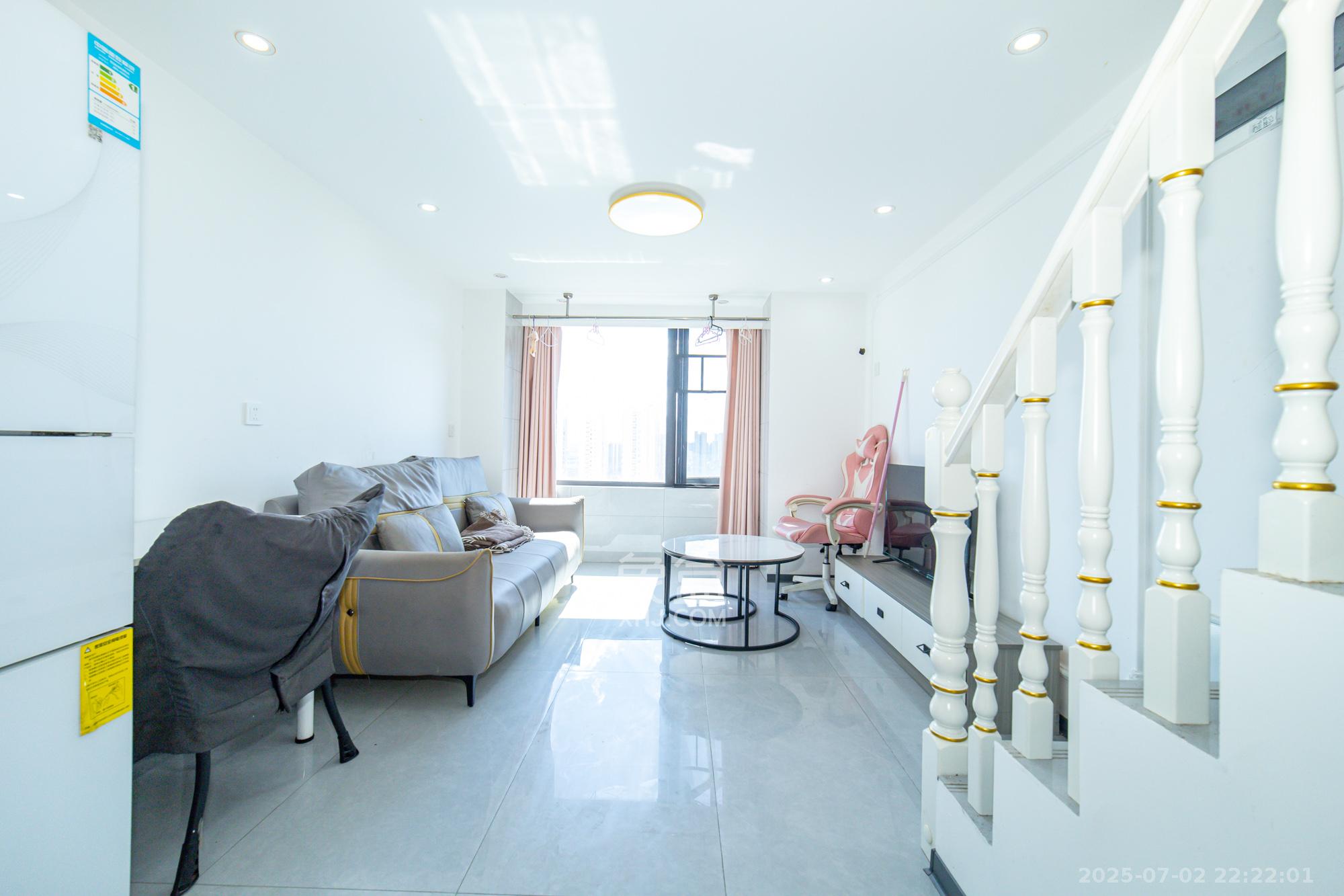 新城悦隽公园  2室1厅1卫    29.8万 新城悦隽公园  2室1厅1卫    29.8万客厅