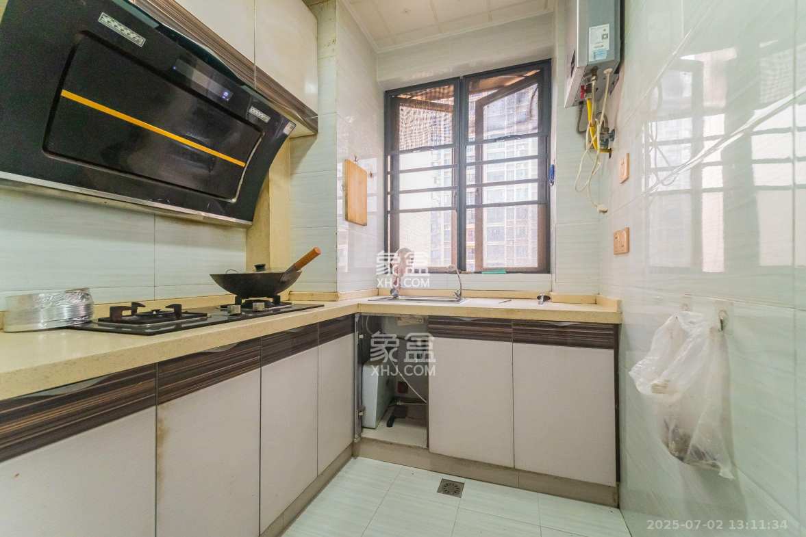 深业睿城 3室2厅2卫 2400.0元/月 深业睿城 3室2厅2卫 2400.0元/月室内图