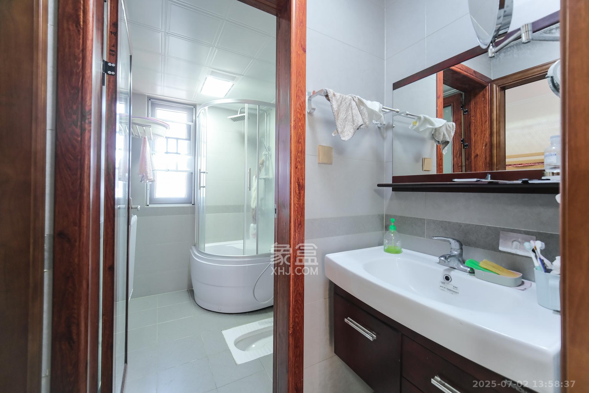 荣盛花语城  3室2厅2卫    100.0万 荣盛花语城  3室2厅2卫    100.0万卫生间