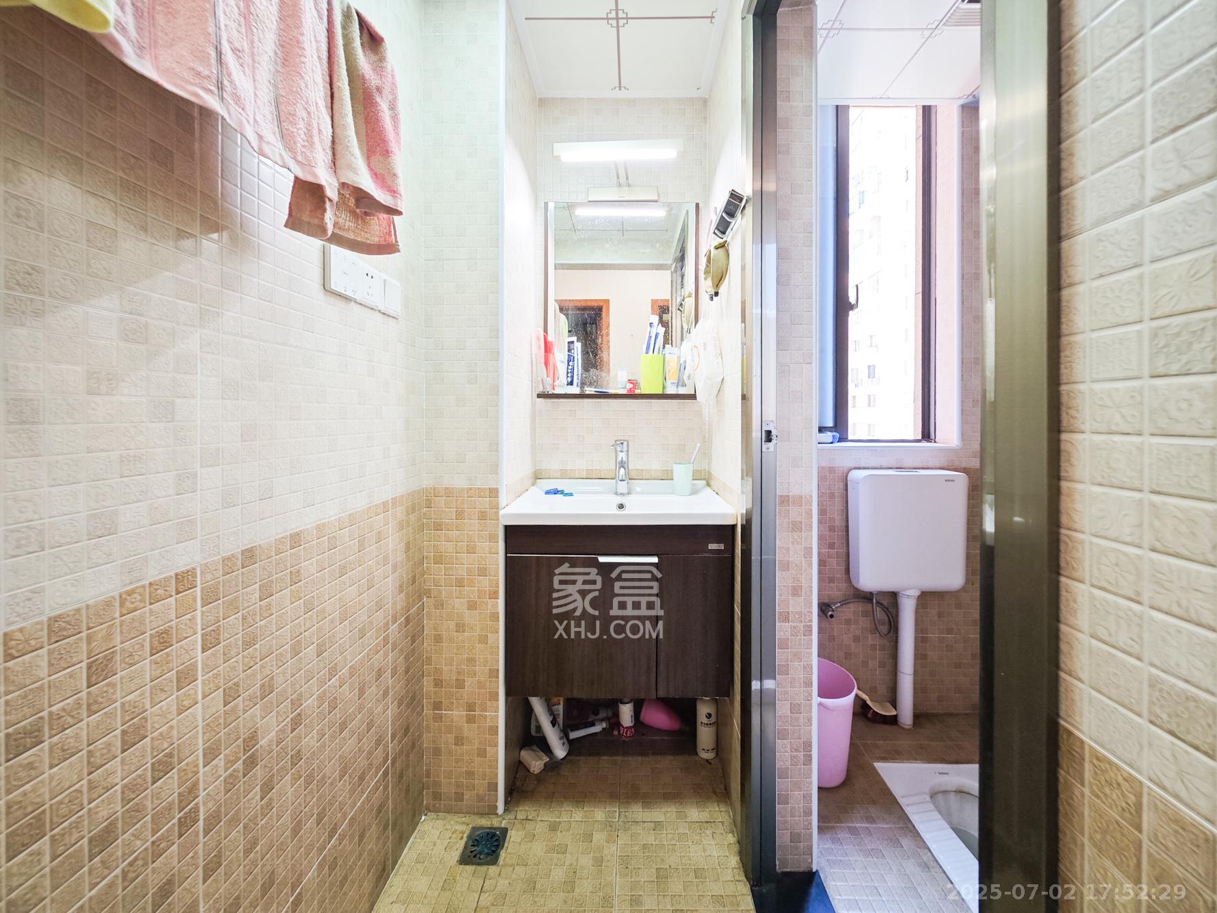 绿地海外滩一期 3室2厅1卫 58.0万 绿地海外滩一期 3室2厅1卫 58.0万卫生间