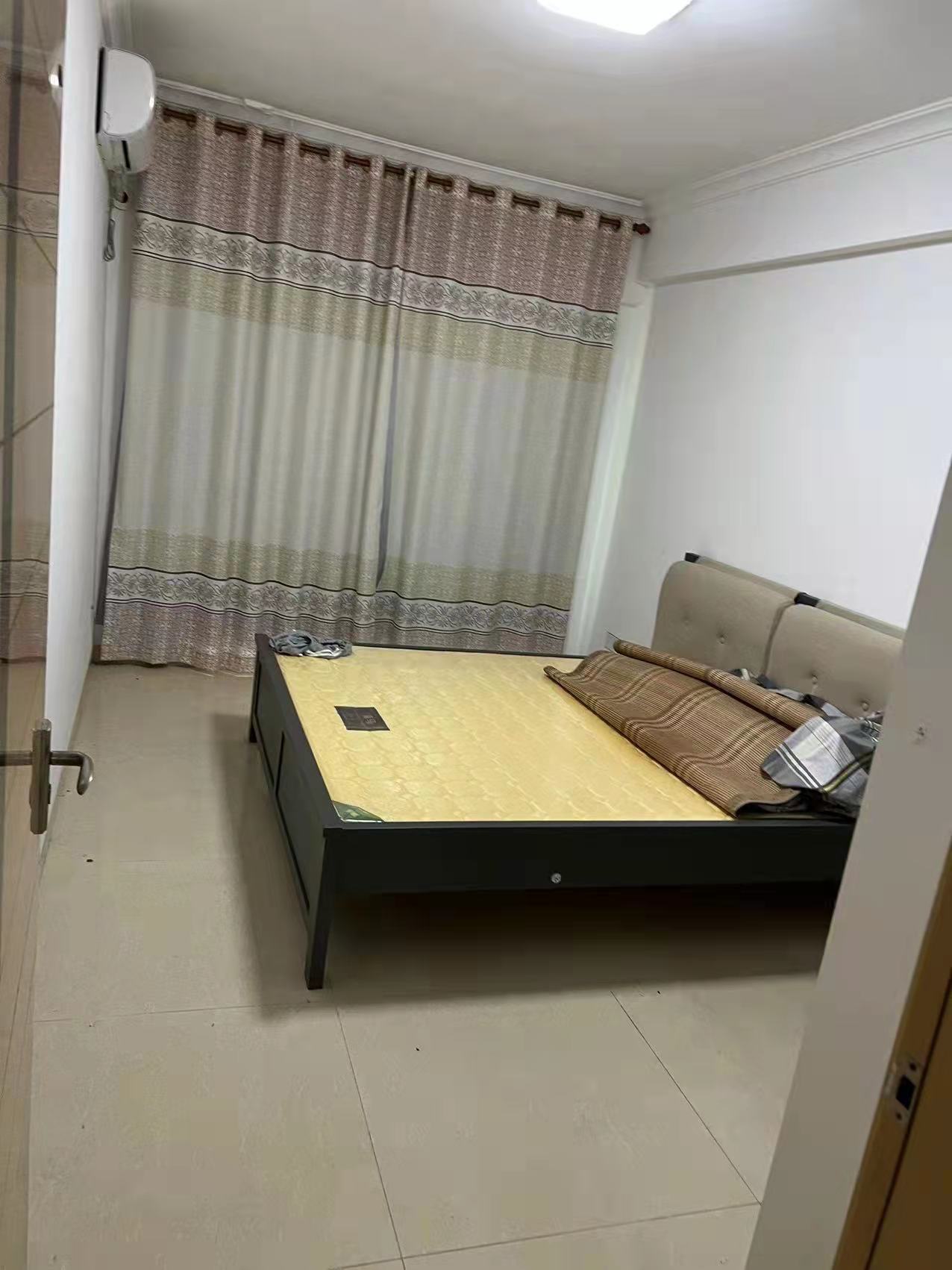 德盛华庭  4室2厅2卫   2800.00元/月室内图