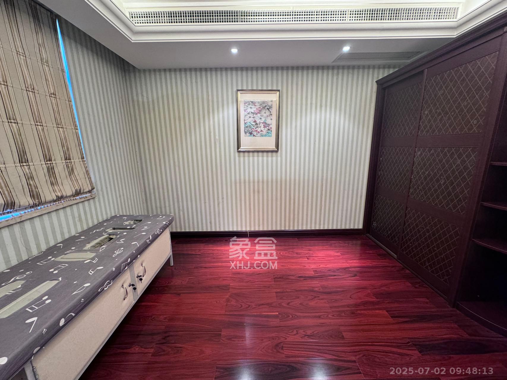 运达中央广场一、二期  3室2厅3卫    11000.0元/月 运达中央广场一、二期  3室2厅3卫    11000.0元/月室内图