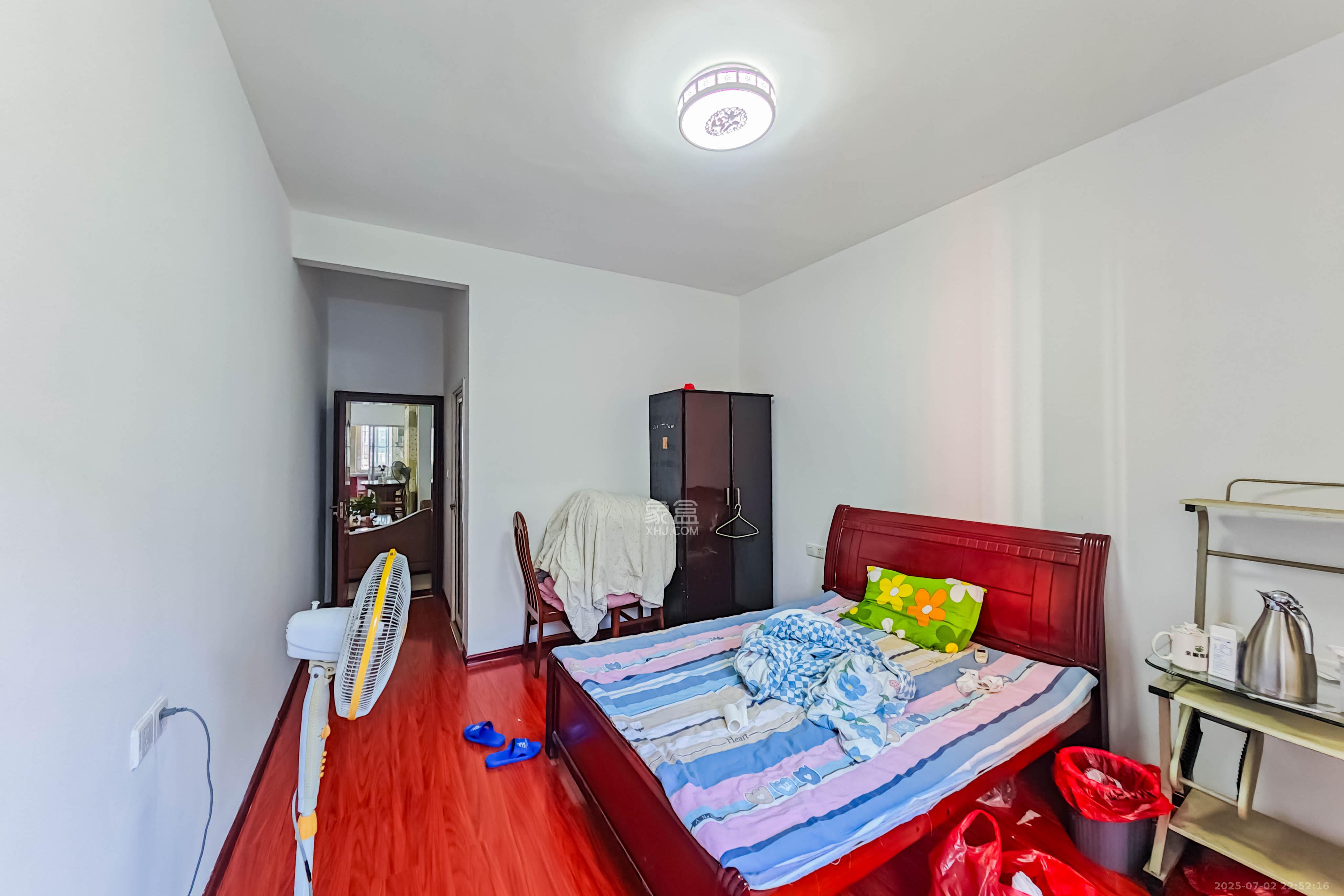 旺盛佳园 3室2厅2卫 58.0万 旺盛佳园 3室2厅2卫 58.0万卧室