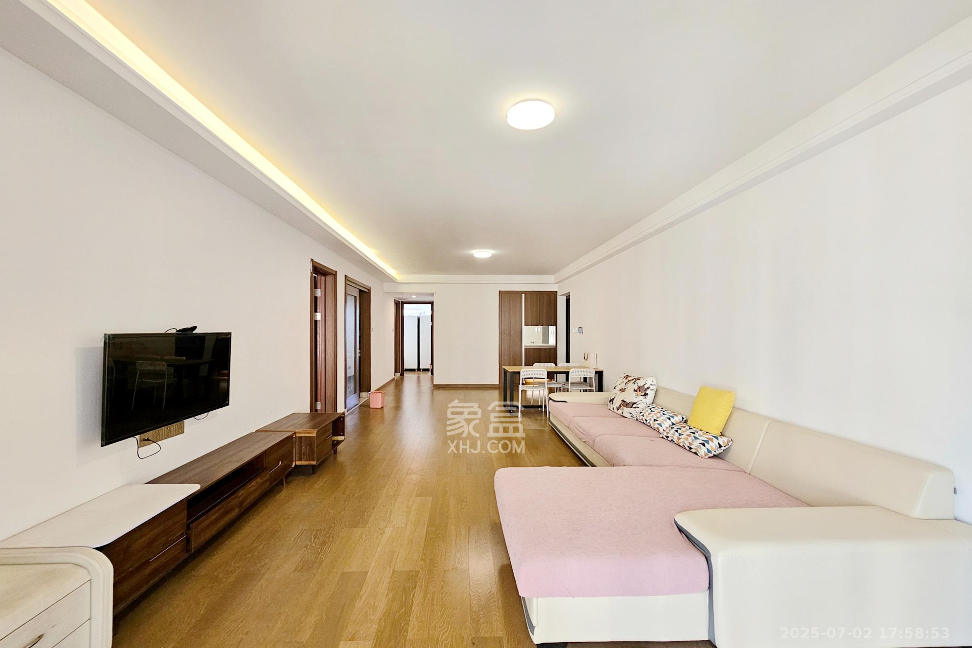 阳光城尚东湾青柠园 3室2厅2卫 108.0万 阳光城尚东湾青柠园 3室2厅2卫 108.0万客厅