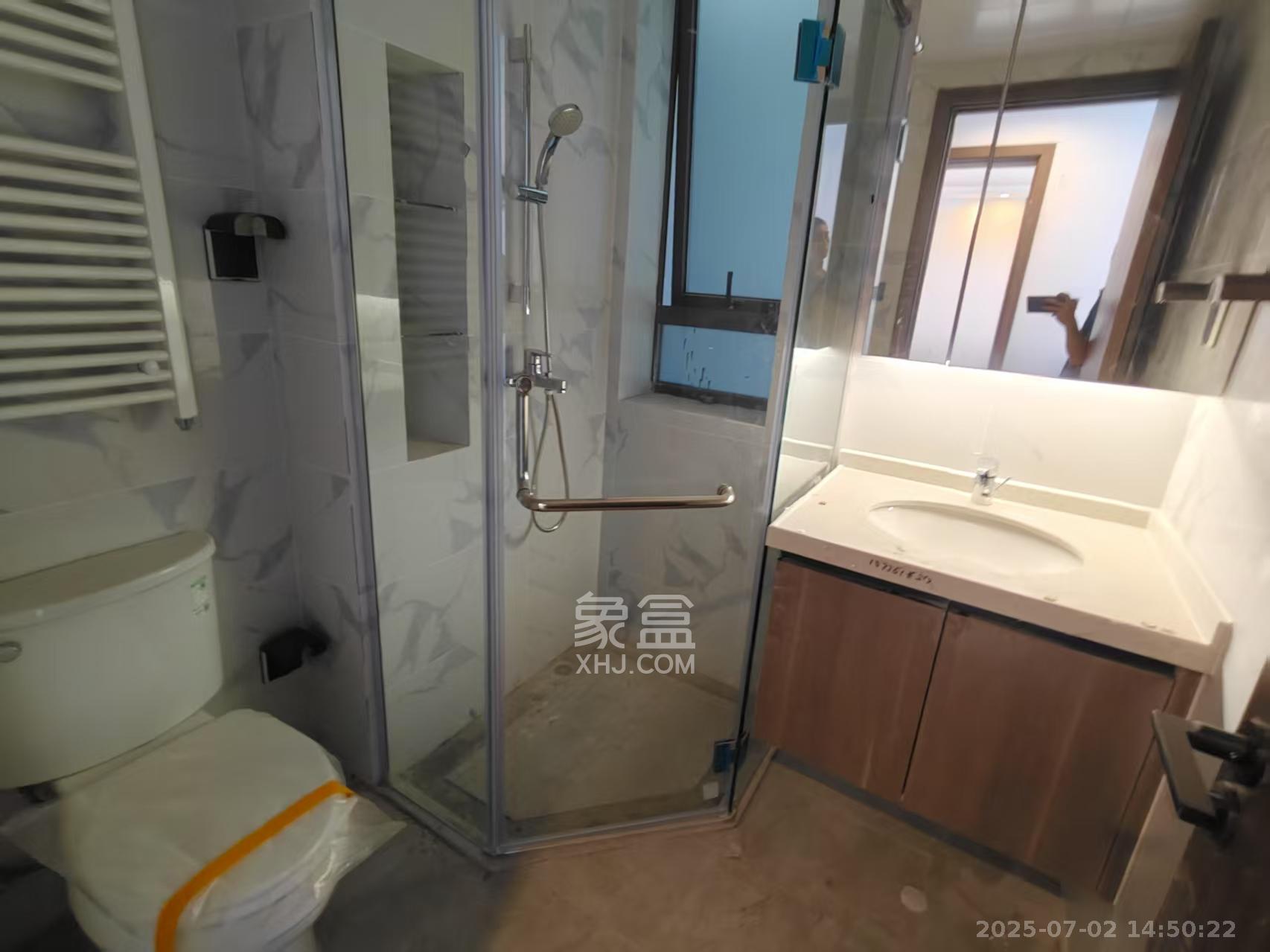 绿地V岛  3室2厅2卫   3300.00元/月室内图
