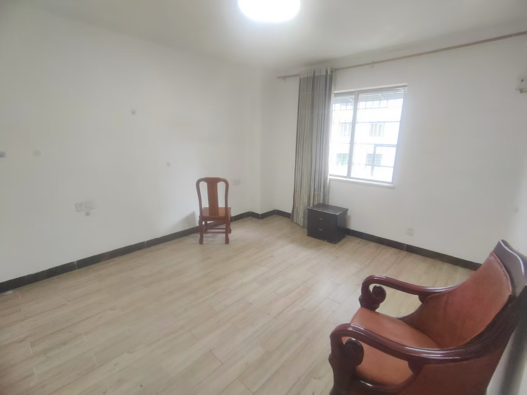 新宏基大厦 4室2厅2卫 3400.0元/月 新宏基大厦 4室2厅2卫 3400.0元/月室内图