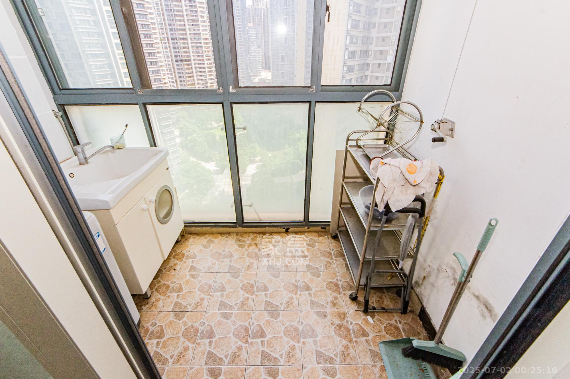 北辰三角洲E5区  3室2厅2卫    180.0万 北辰三角洲E5区  3室2厅2卫    180.0万阳台