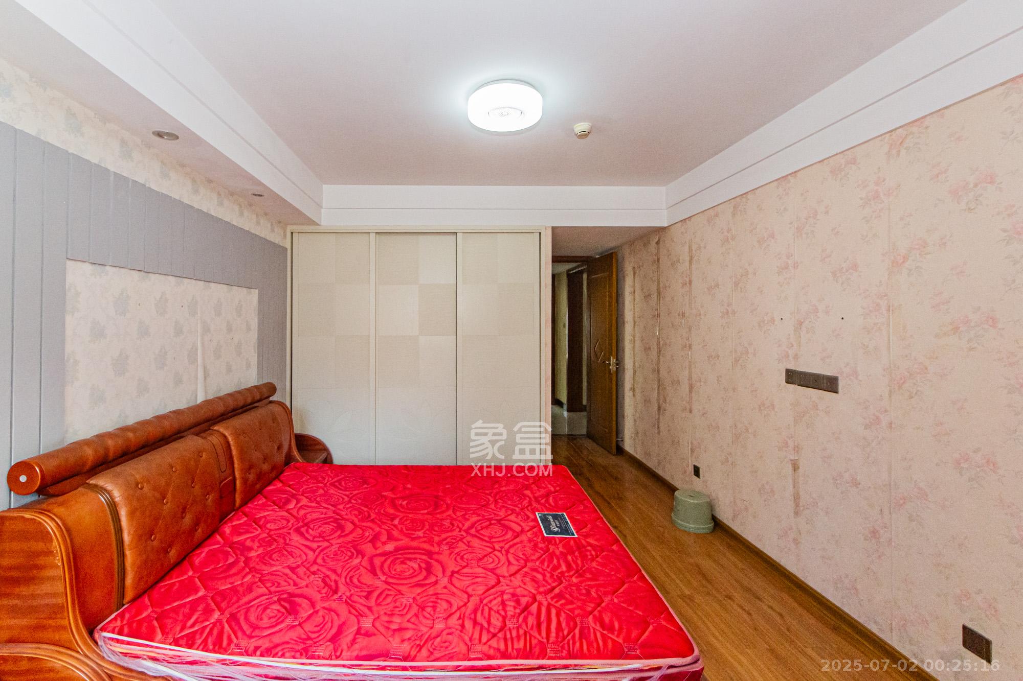 北辰三角洲E5区  3室2厅2卫    180.0万 北辰三角洲E5区  3室2厅2卫    180.0万卧室