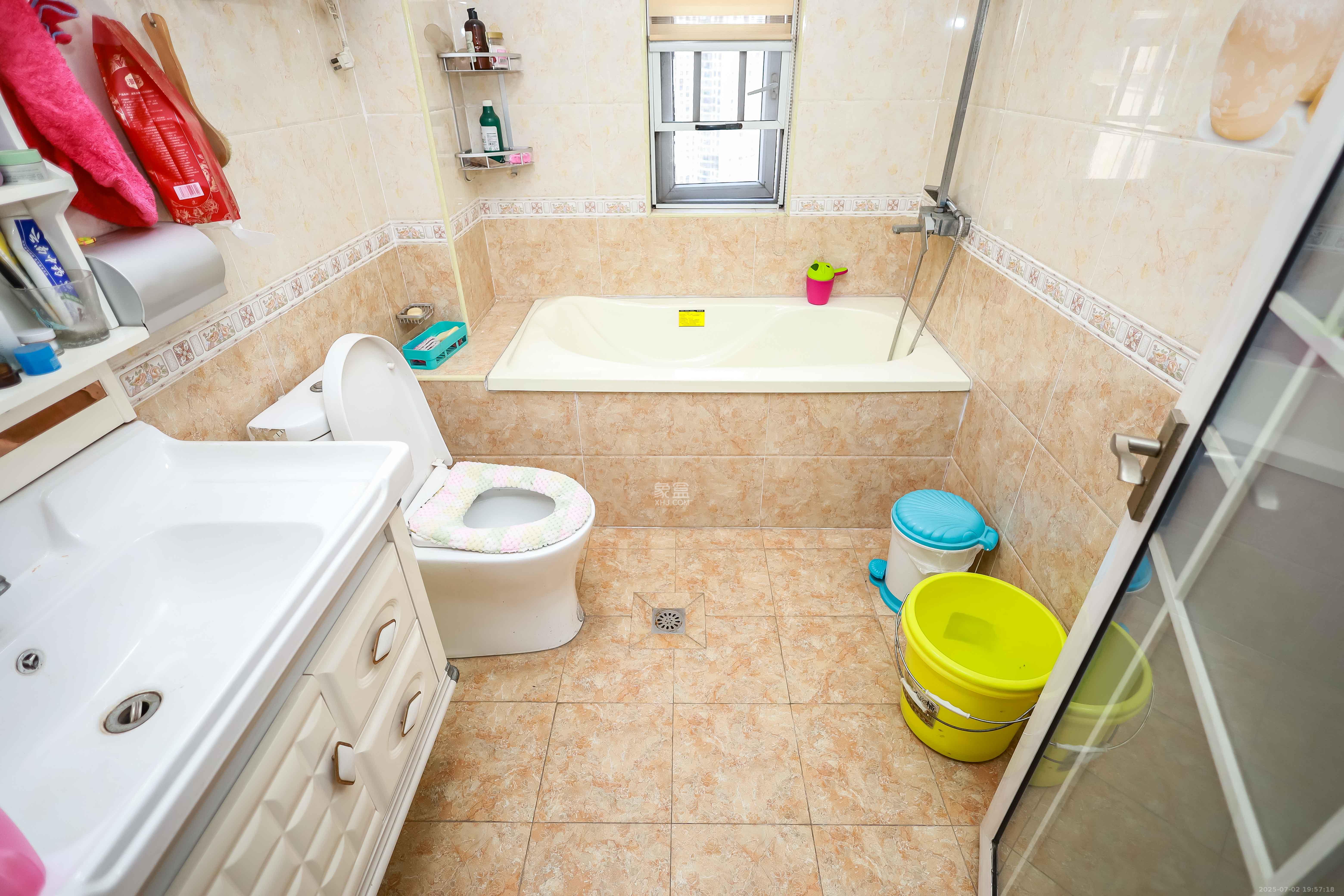 天麓尚层 3室2厅2卫 82.0万 天麓尚层 3室2厅2卫 82.0万卫生间