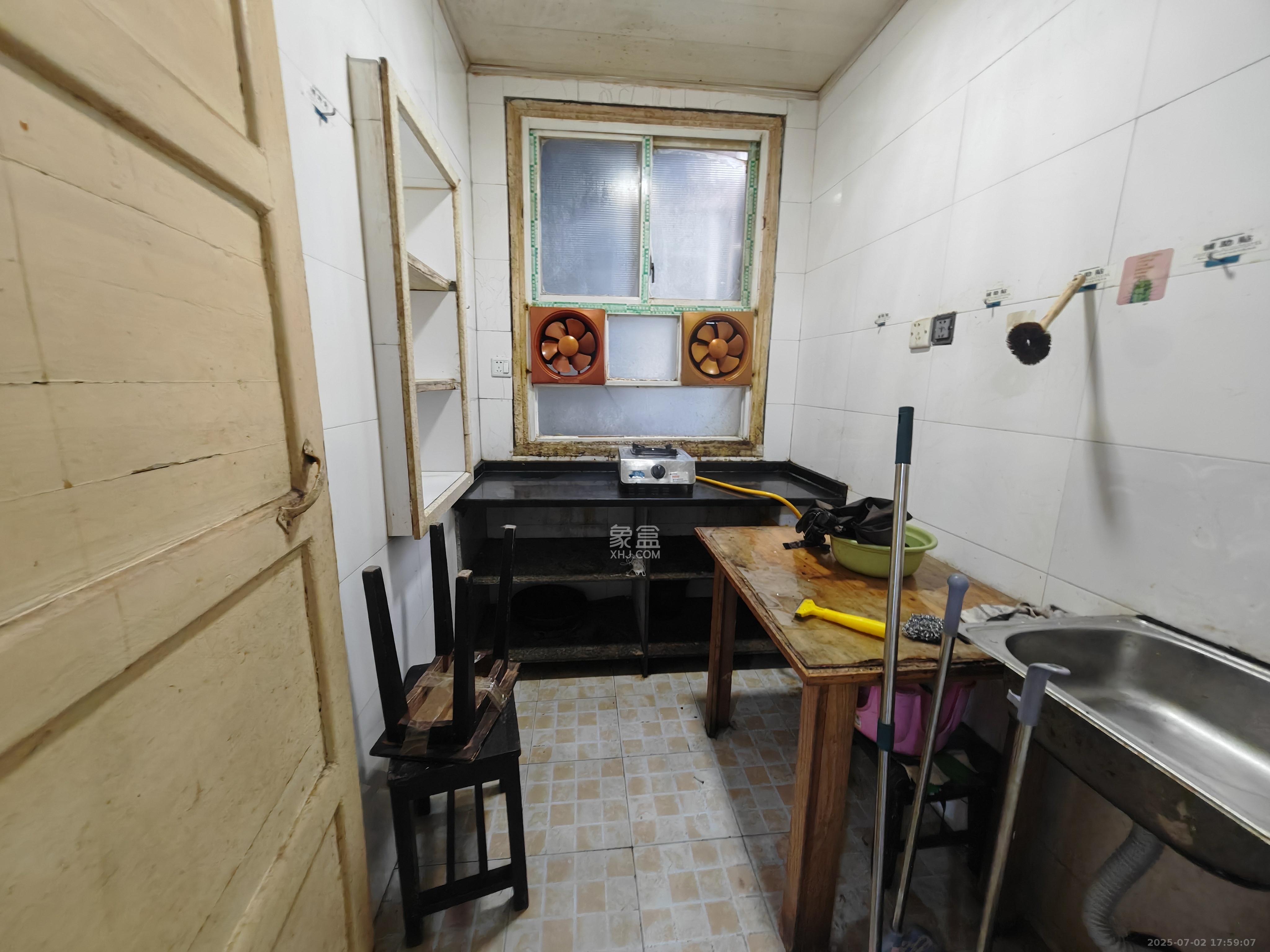 红旗区四片 2室1厅1卫 1500.0元/月 红旗区四片 2室1厅1卫 1500.0元/月室内图