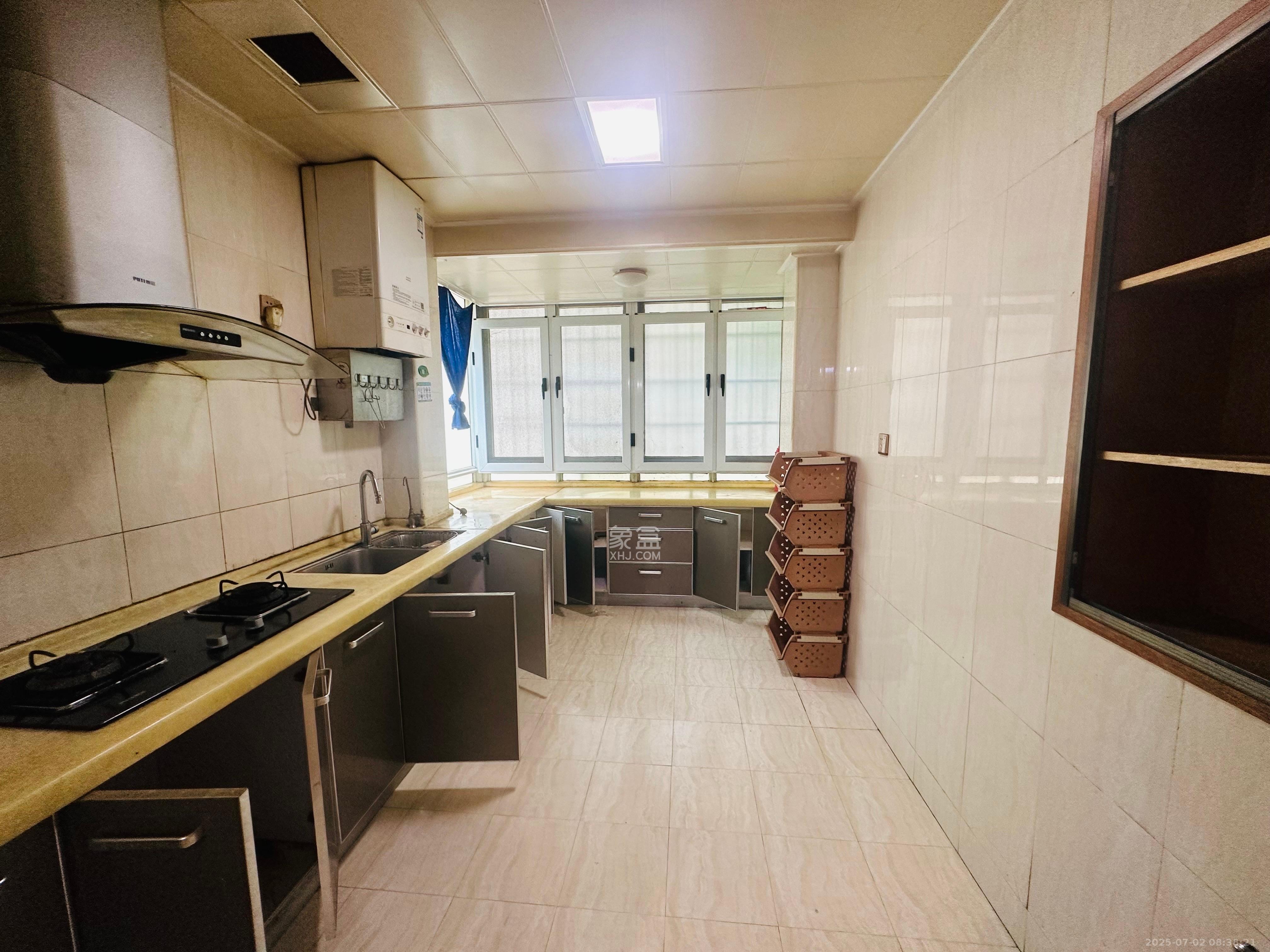 锦湘国际星城一期(锦美苑)  3室2厅2卫    2500.0元/月 锦湘国际星城一期(锦美苑)  3室2厅2卫    2500.0元/月室内图