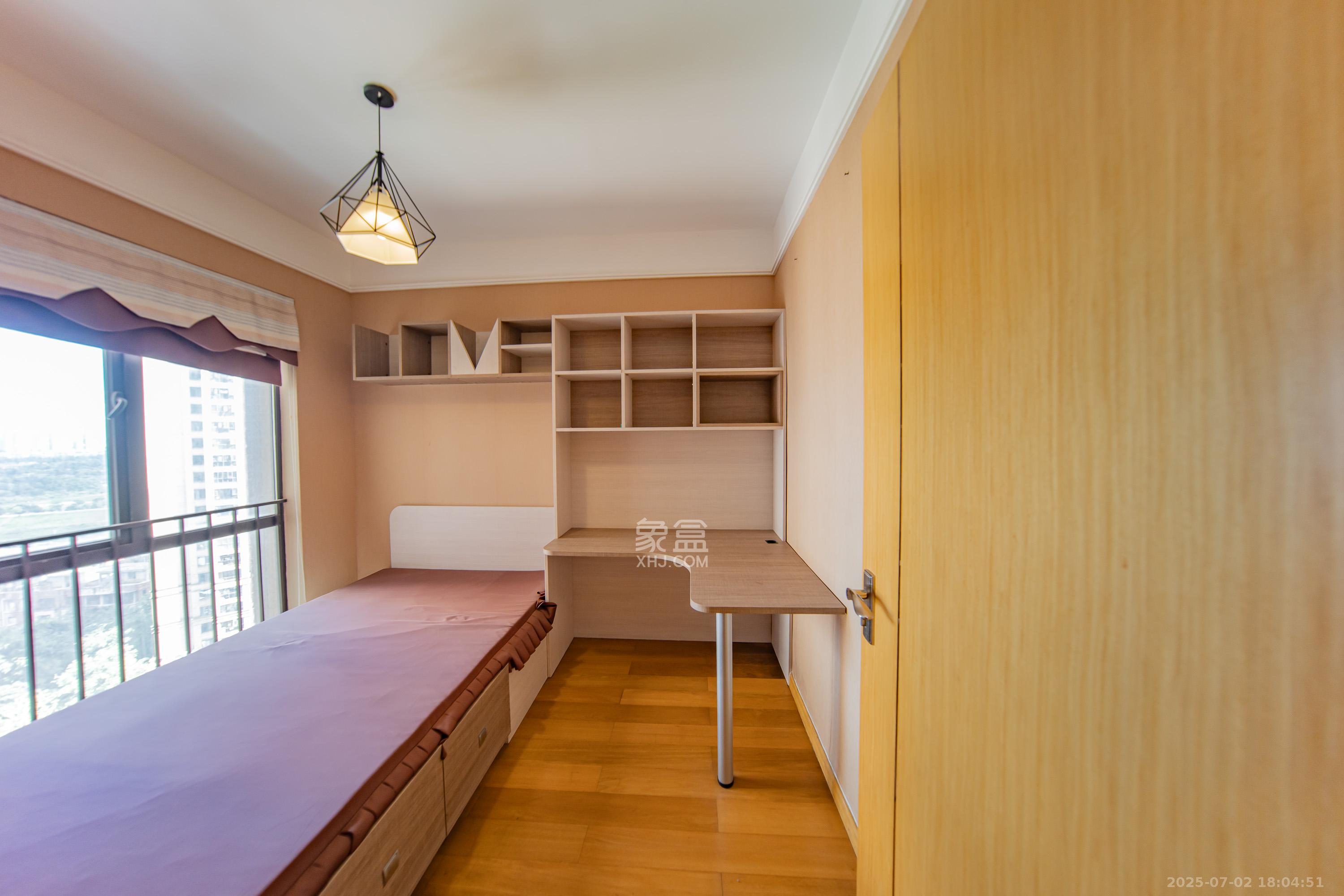 中海国际三期  3室2厅1卫    69.8万 中海国际三期  3室2厅1卫    69.8万卧室