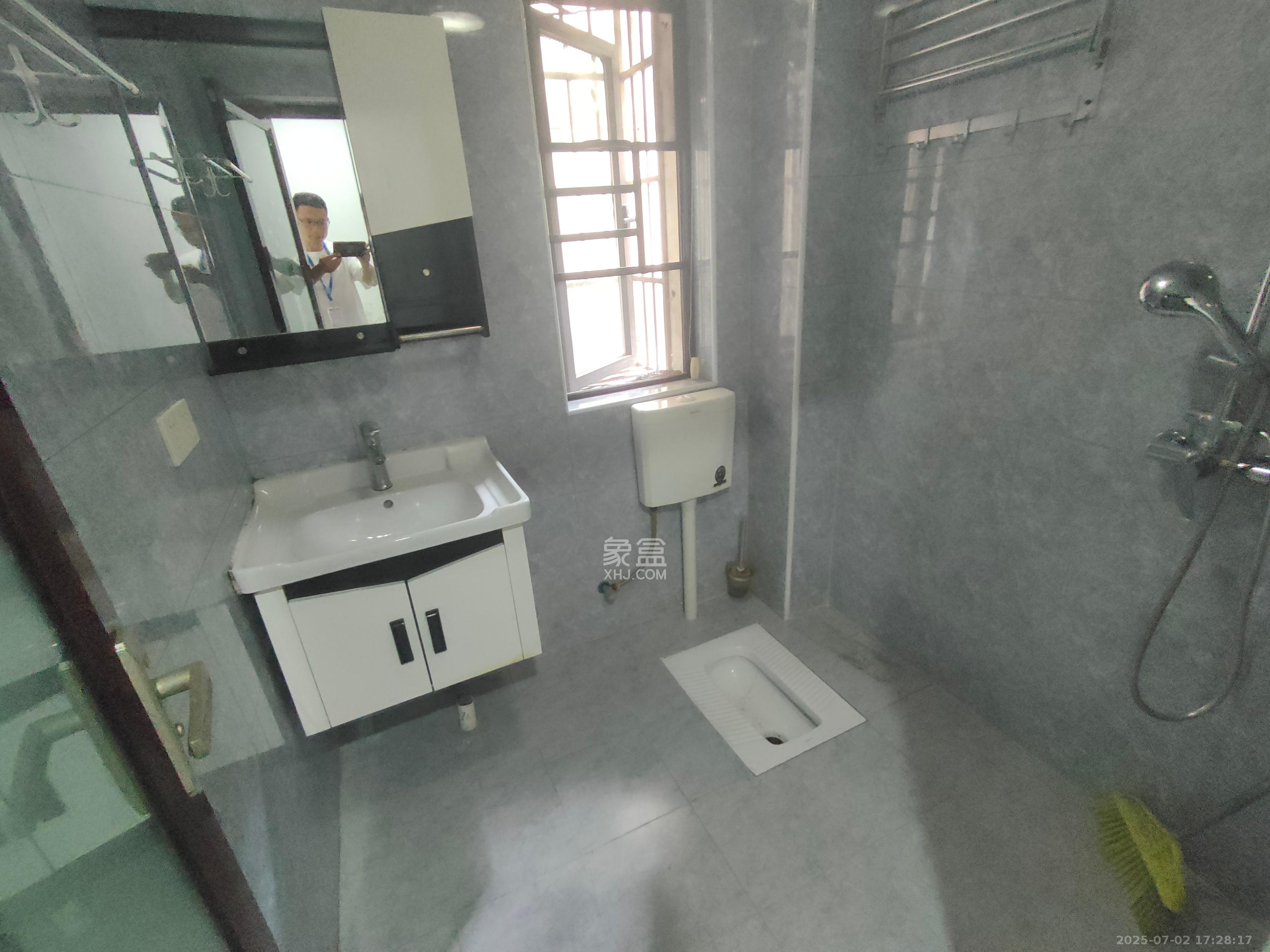 中建五局信和苑三区  2室2厅1卫   1500.00元/月室内图