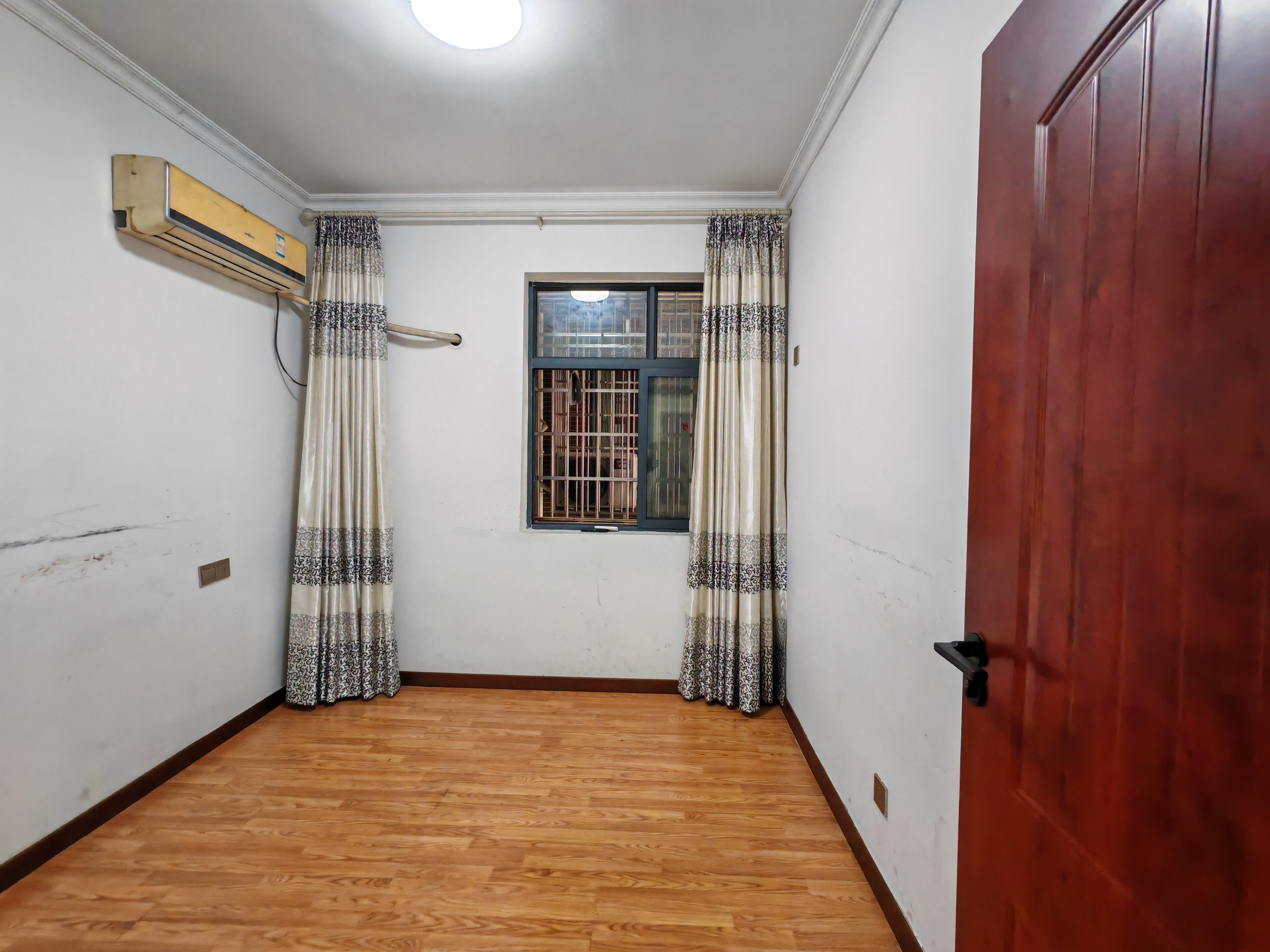 南门口安置小区一期 3室2厅1卫 2100.0元/月 南门口安置小区一期 3室2厅1卫 2100.0元/月室内图