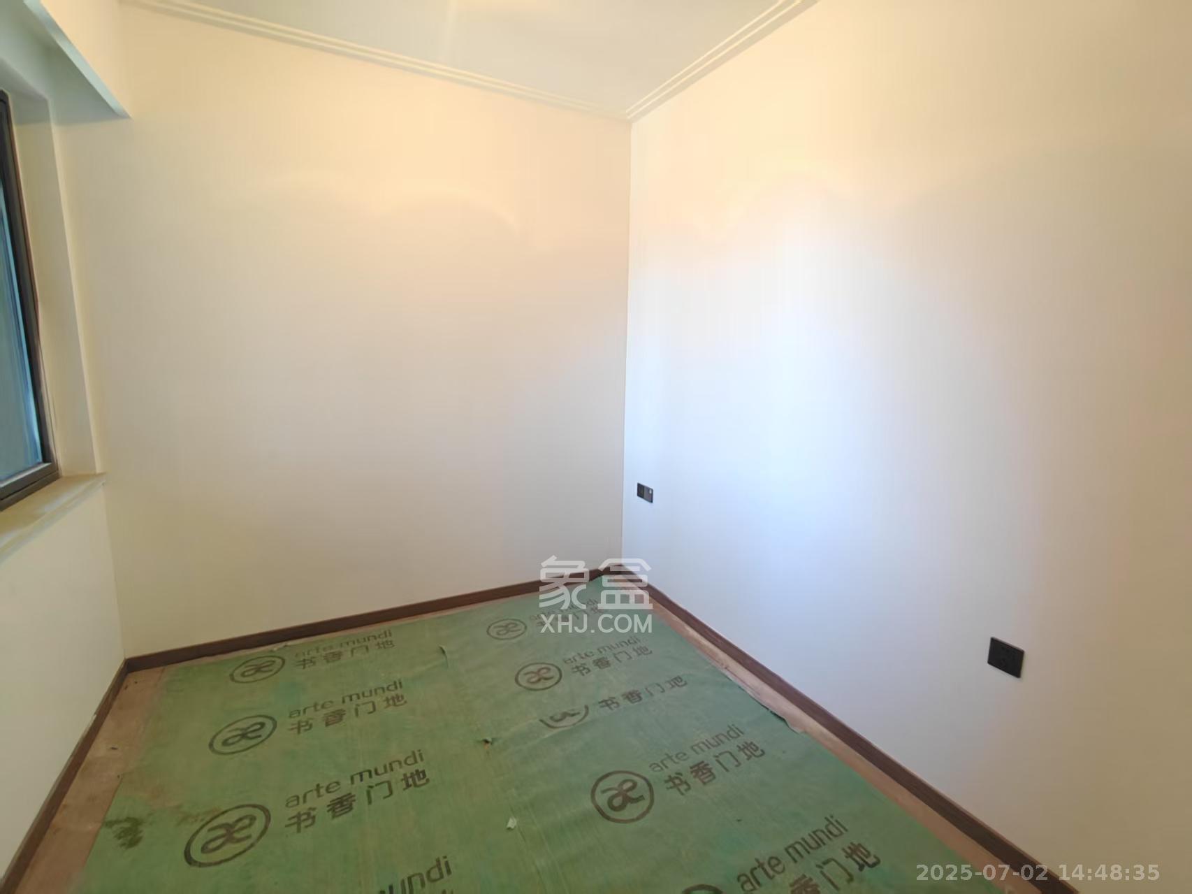绿地V岛  3室2厅2卫   3300.00元/月室内图