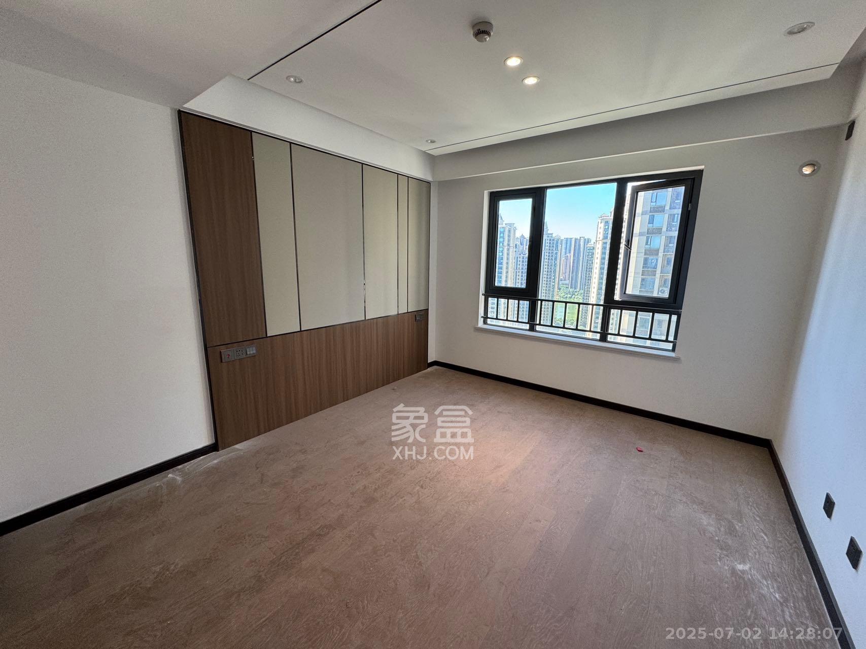 卓越中寰 4室2厅2卫 5500.0元/月 卓越中寰 4室2厅2卫 5500.0元/月室内图