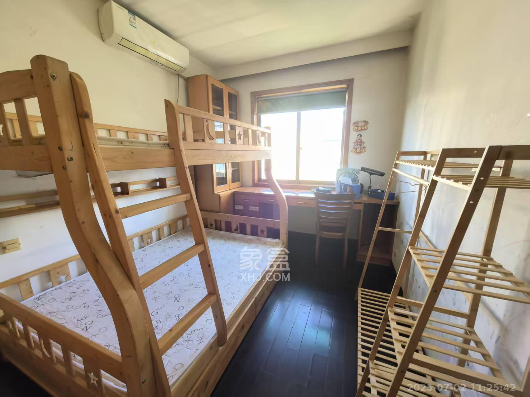三湘小区  4室2厅2卫   1600.00元/月室内图