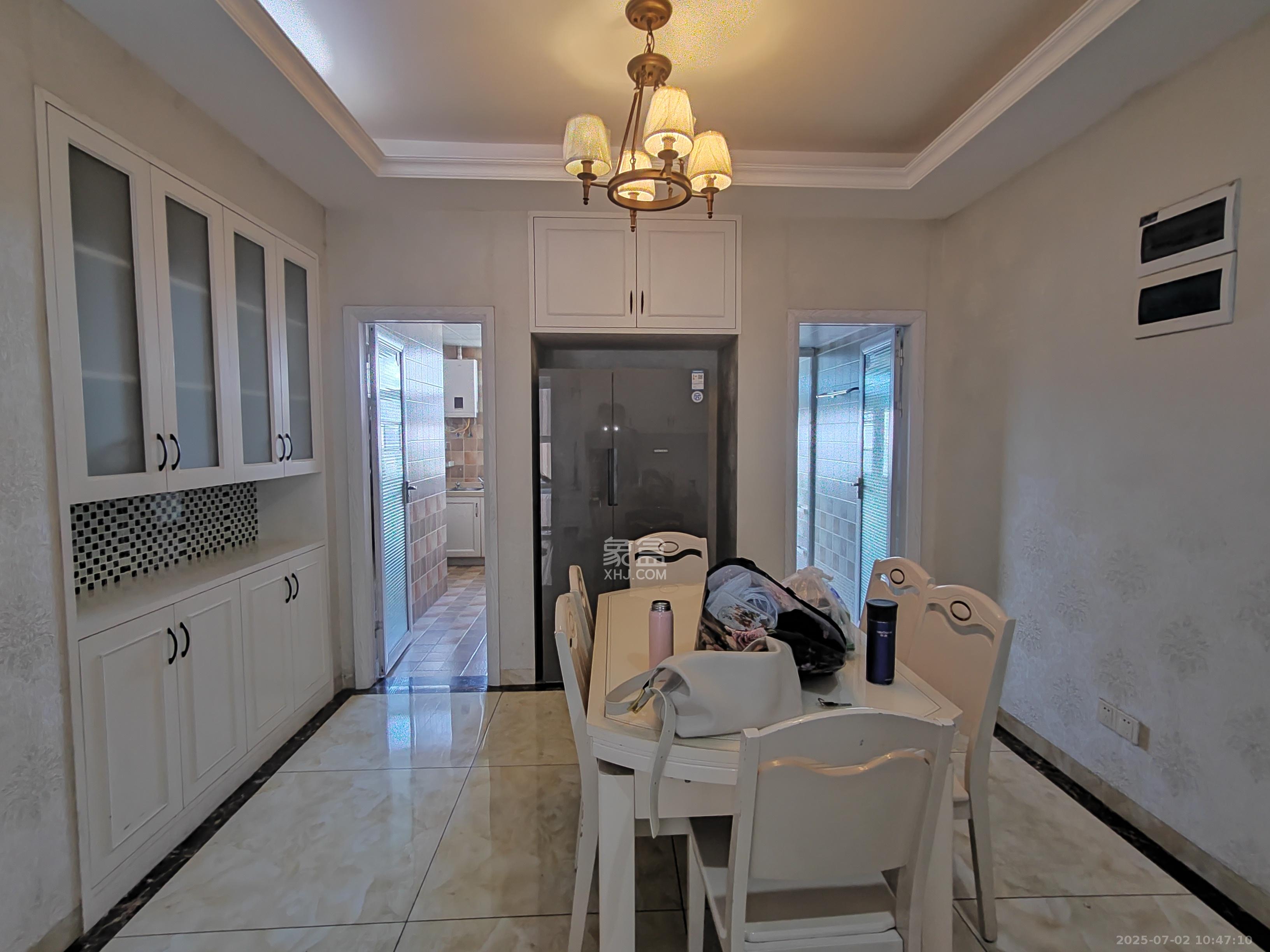 和美星城 3室2厅2卫 2500.0元/月 和美星城 3室2厅2卫 2500.0元/月室内图