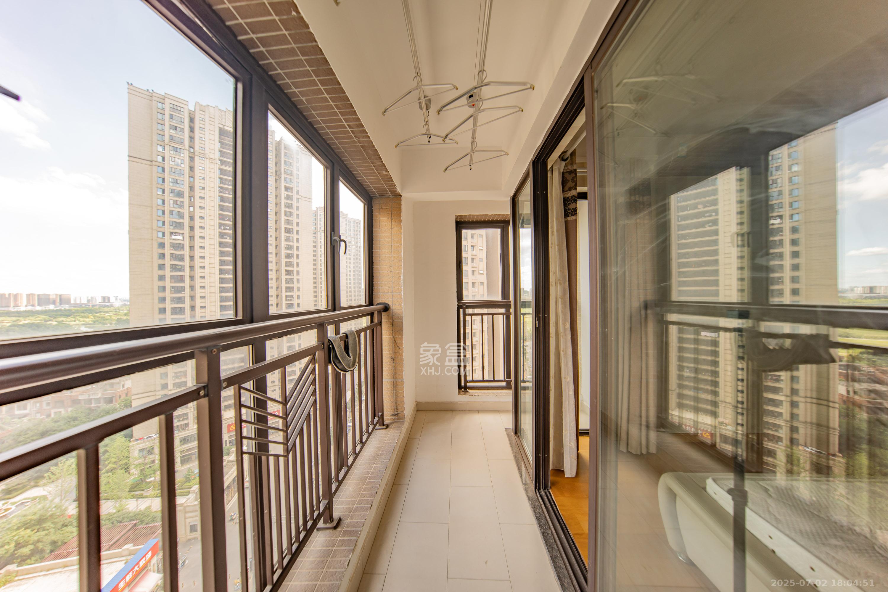 中海国际三期  3室2厅1卫    69.8万 中海国际三期  3室2厅1卫    69.8万阳台