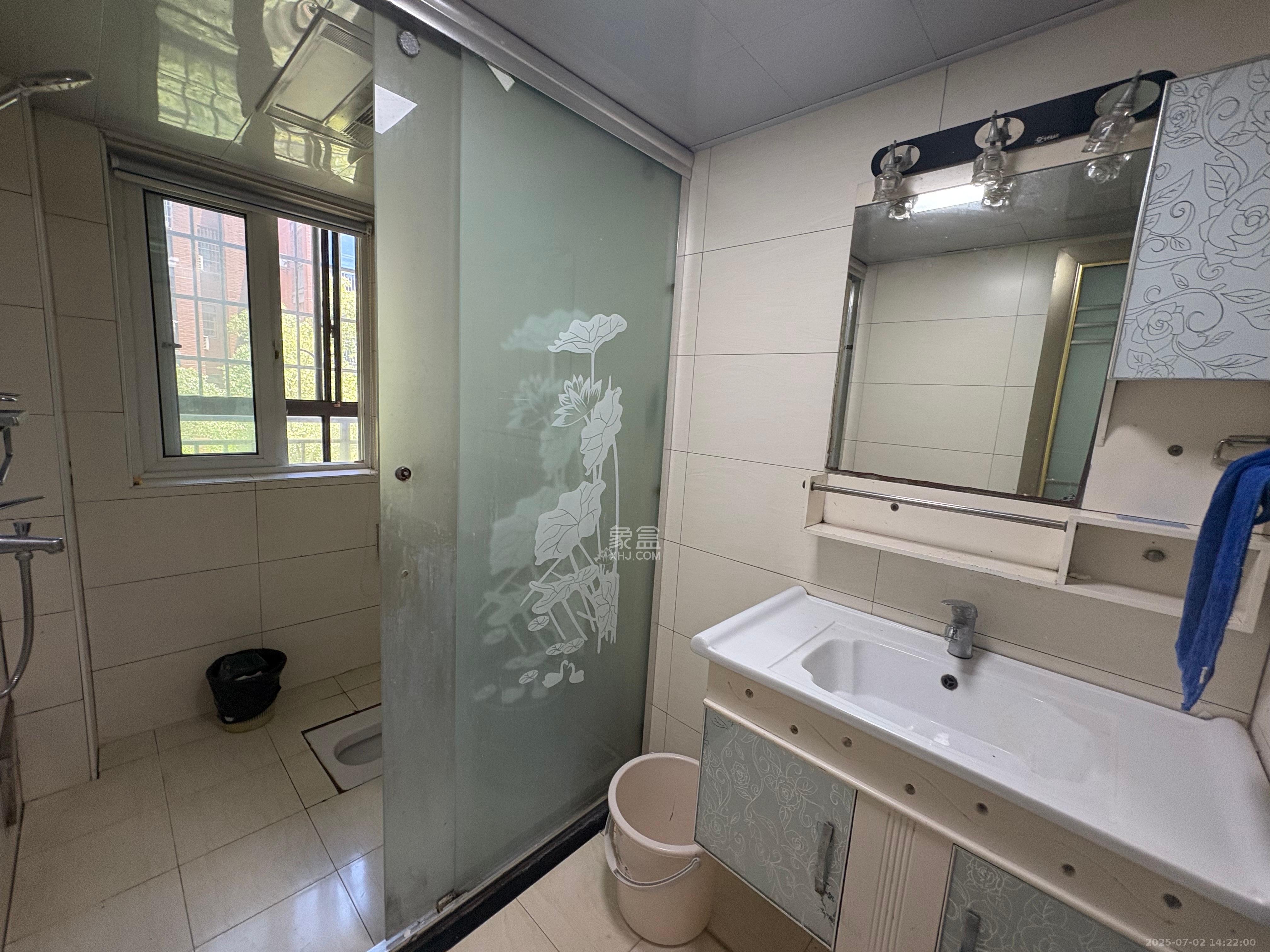 山水湾  3室2厅2卫   1800.00元/月室内图