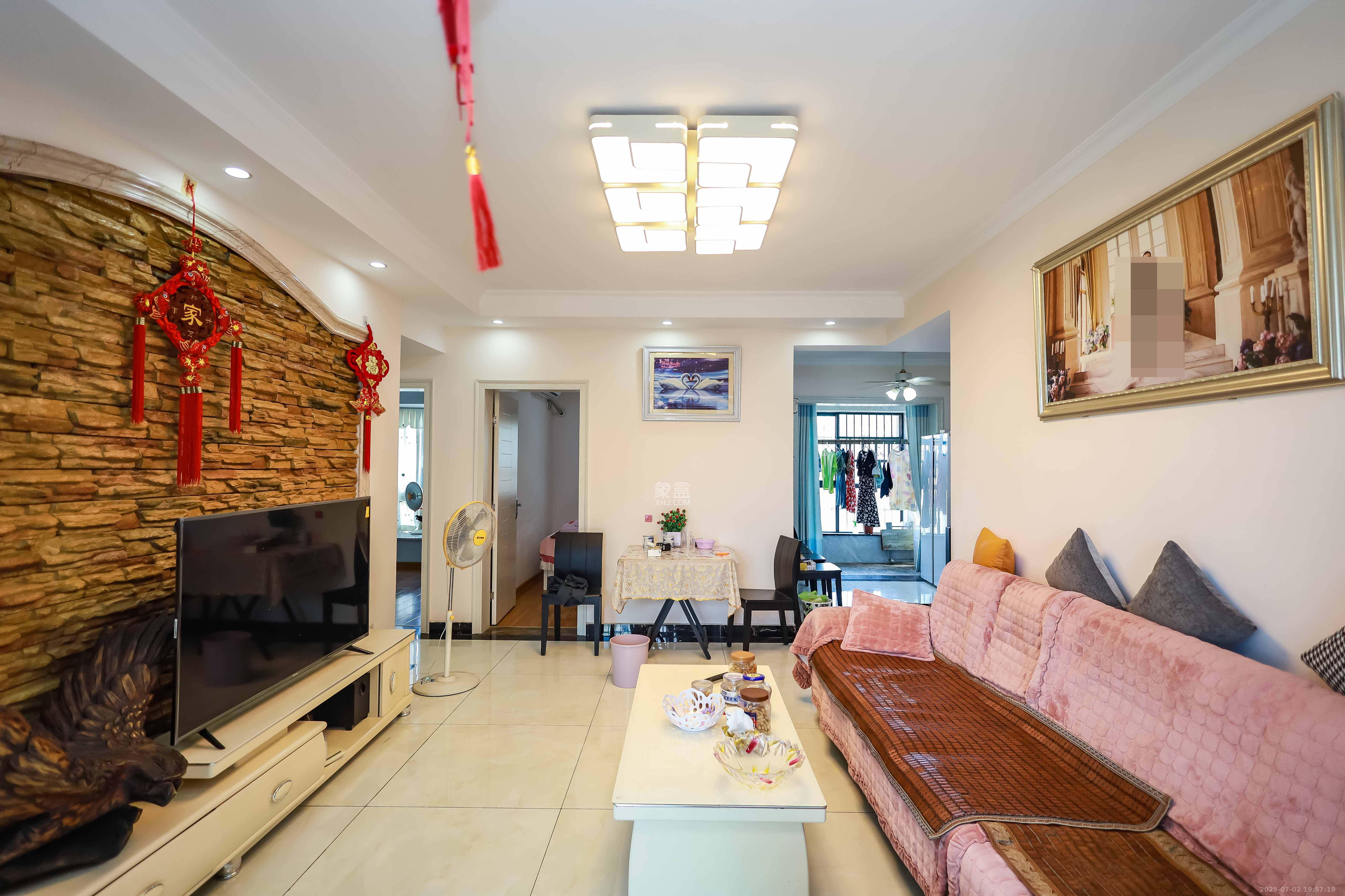 天麓尚层 3室2厅2卫 82.0万 天麓尚层 3室2厅2卫 82.0万客厅