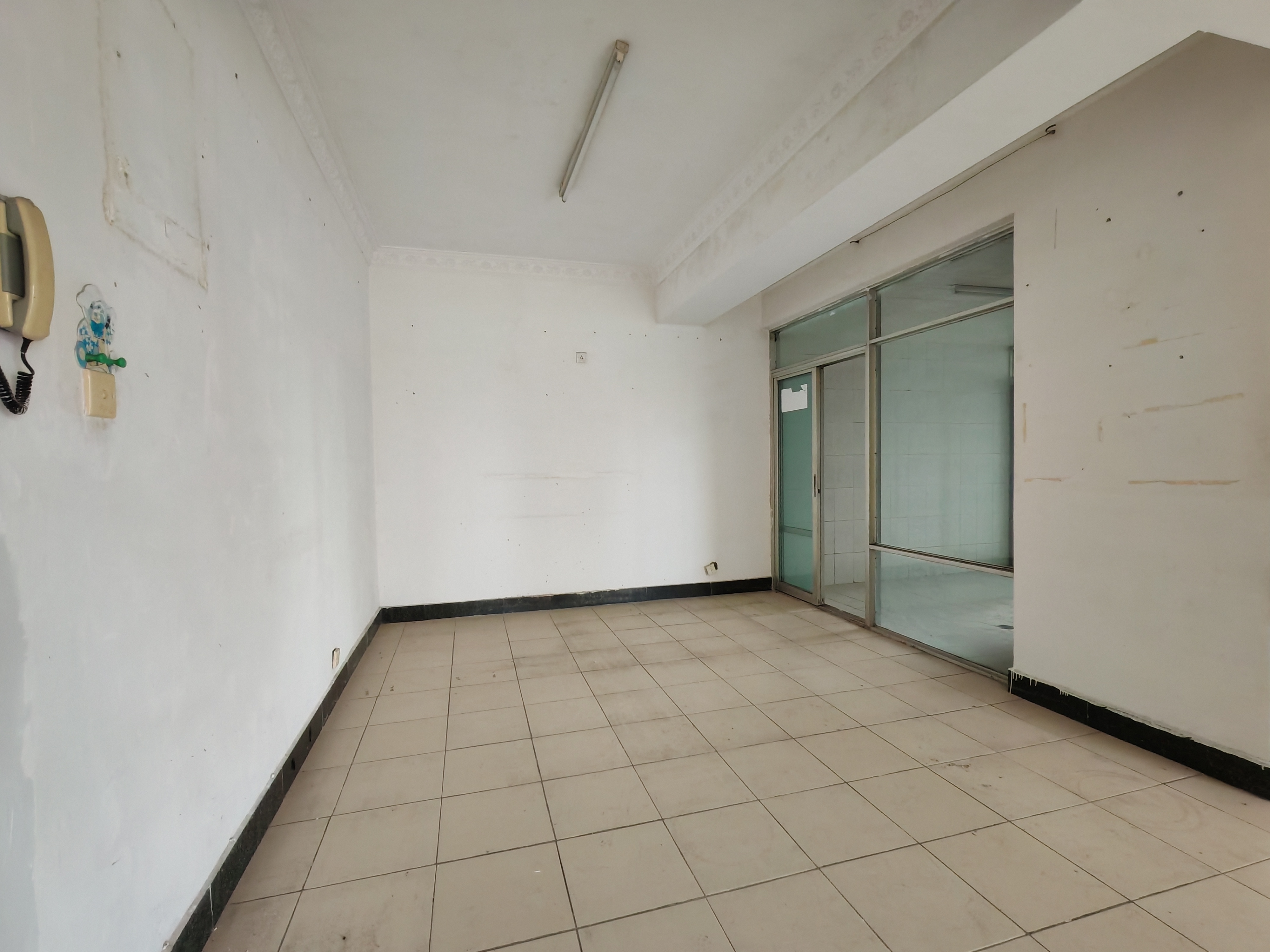 世贸中心  3室2厅2卫    130.0万 世贸中心  3室2厅2卫    130.0万客厅