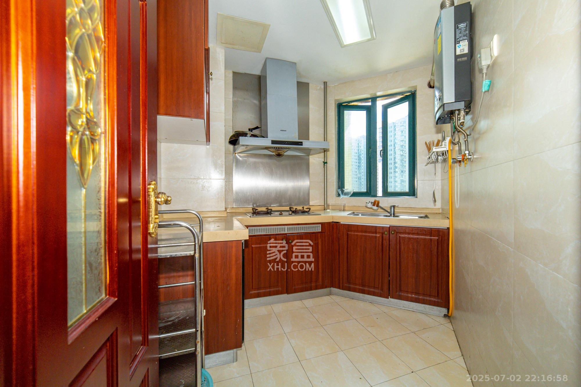 恒大翡翠华庭 2室2厅1卫 58.0万 恒大翡翠华庭 2室2厅1卫 58.0万厨房