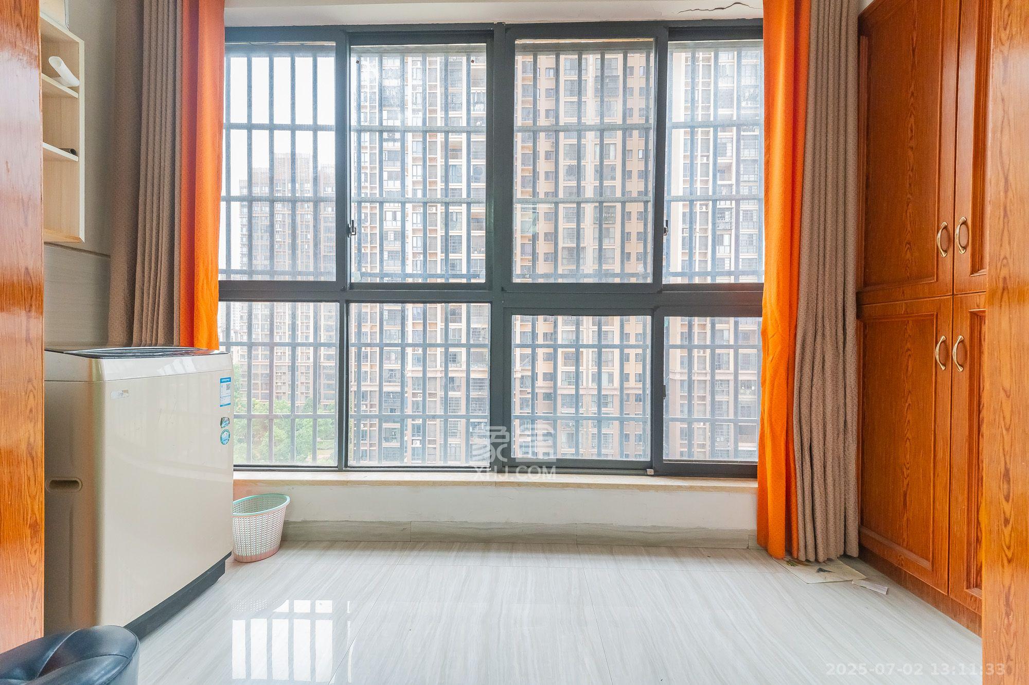 深业睿城 3室2厅2卫 2400.0元/月 深业睿城 3室2厅2卫 2400.0元/月室内图