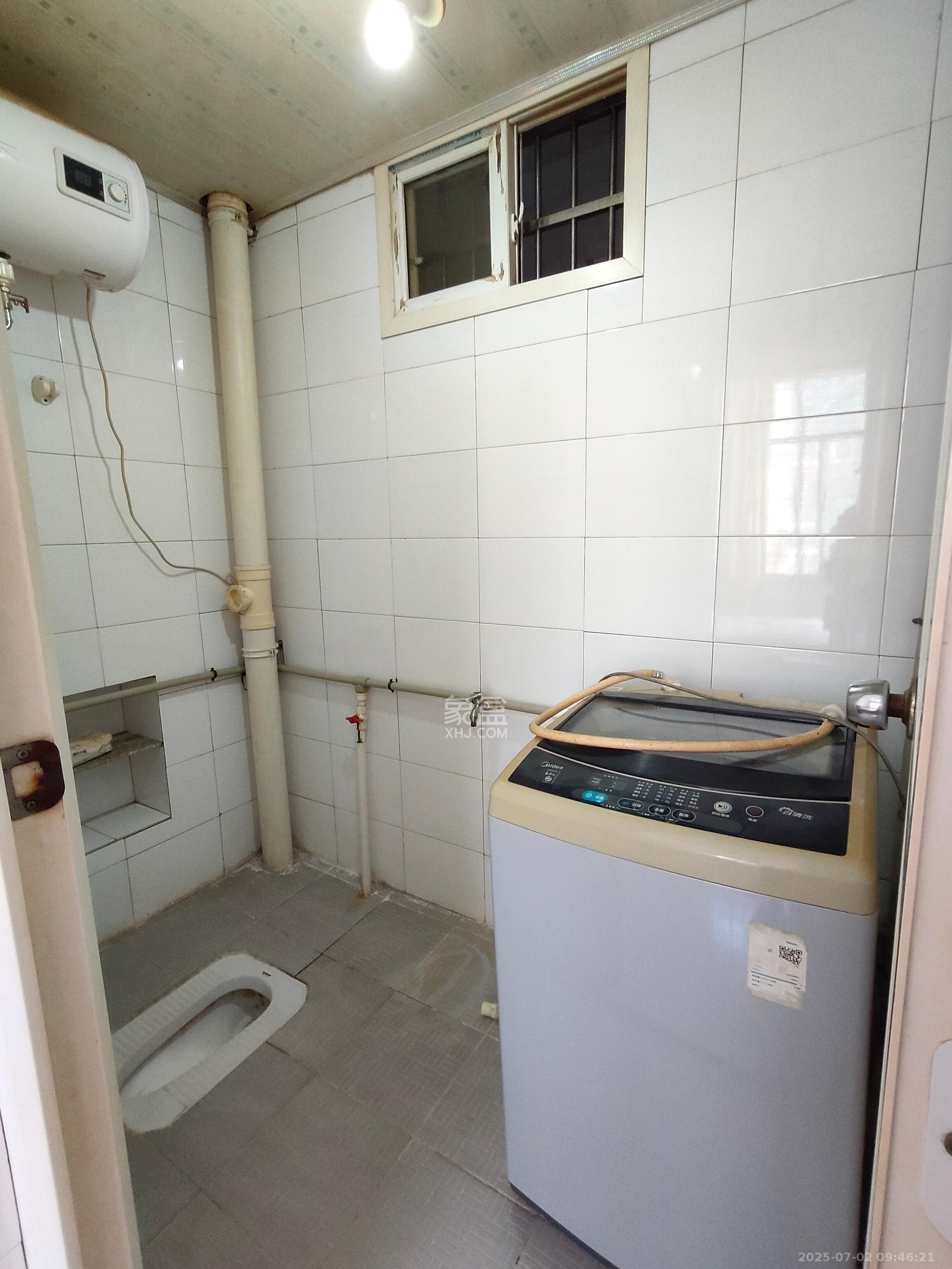 泉塘小区  3室2厅2卫   1300.00元/月室内图