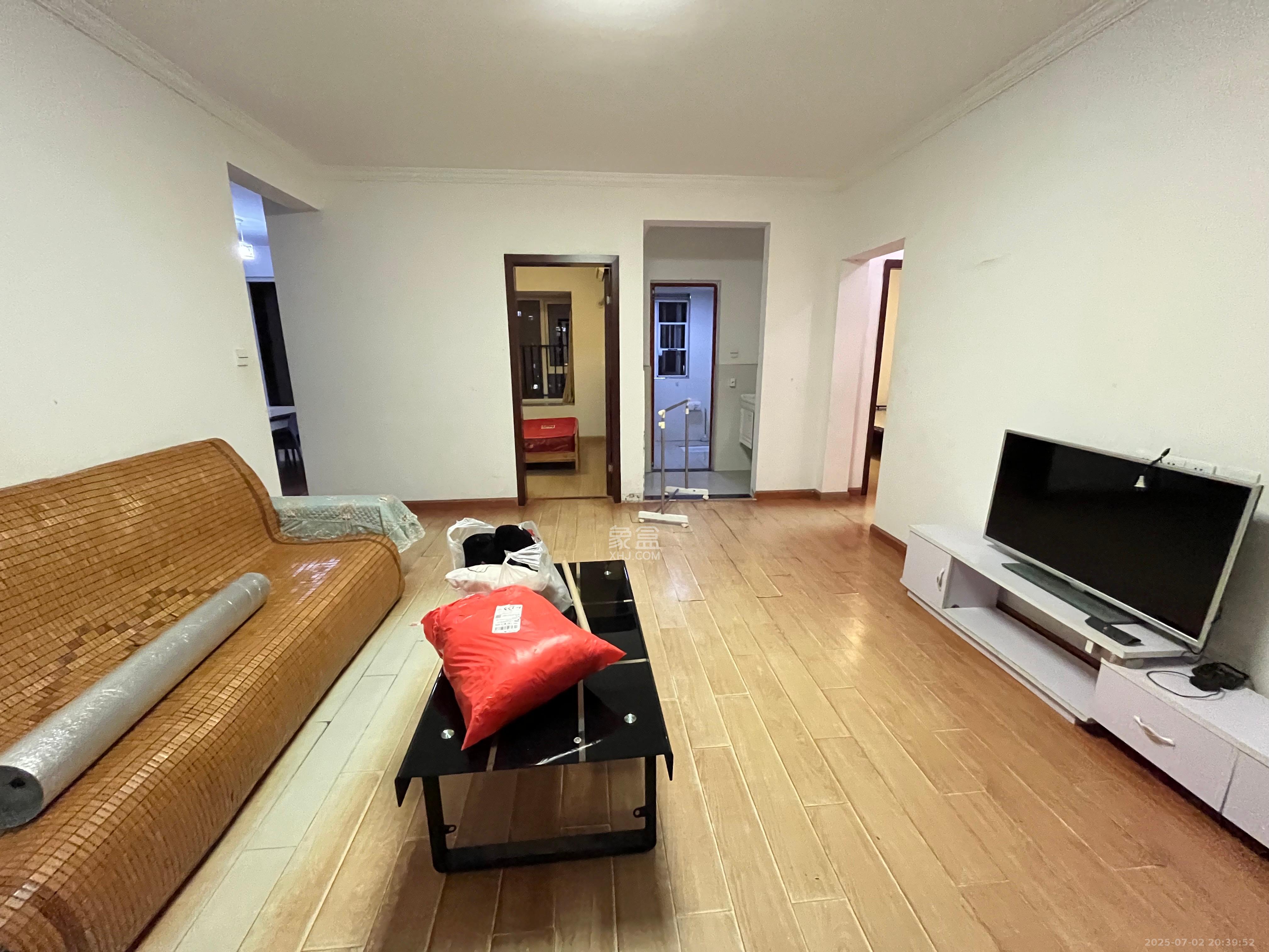 荣盛花语城 4室2厅2卫 2000.0元/月 荣盛花语城 4室2厅2卫 2000.0元/月室内图