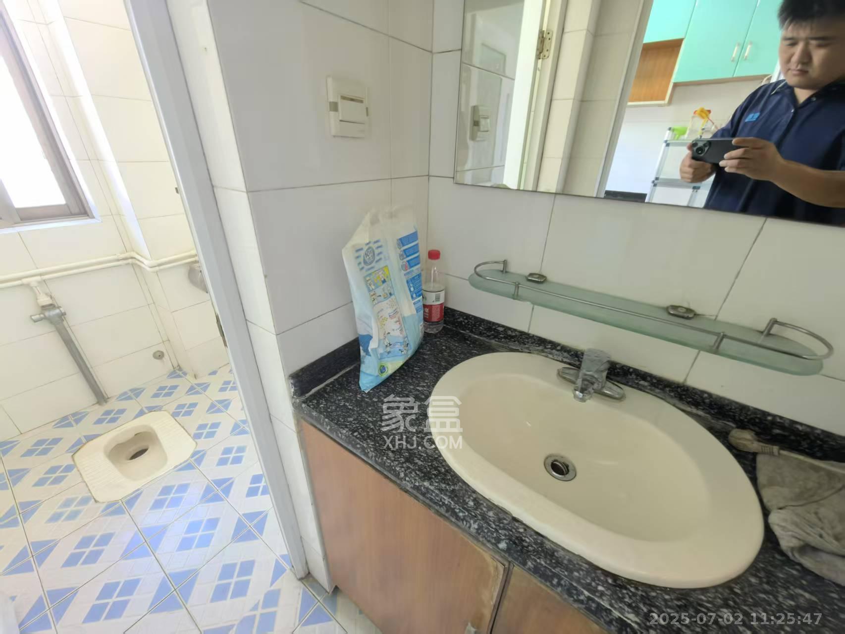 三湘小区  4室2厅2卫   1600.00元/月室内图