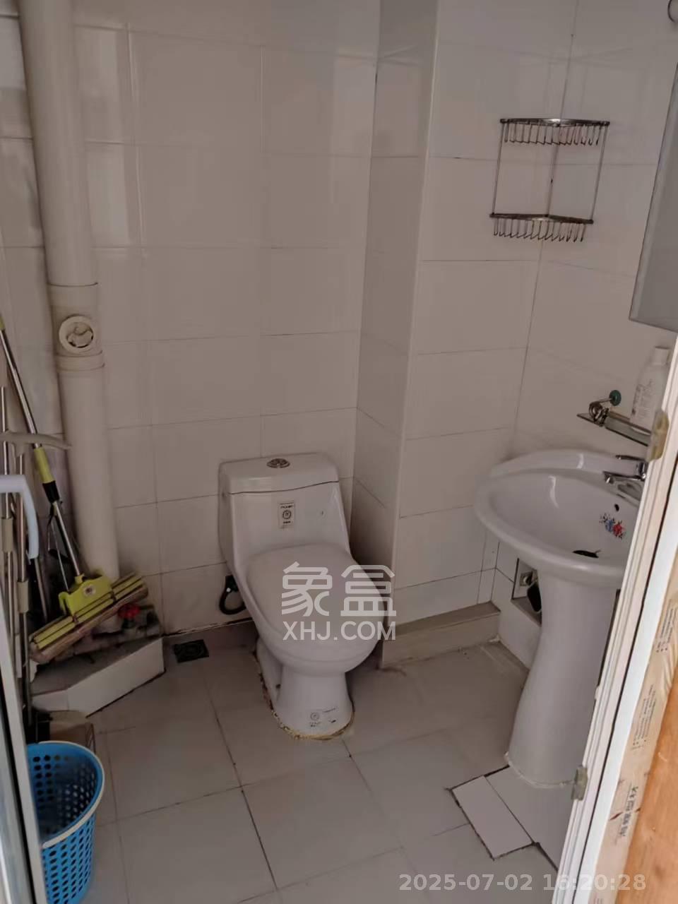 七彩丽都  1室1厅1卫    1800.0元/月 七彩丽都  1室1厅1卫    1800.0元/月室内图