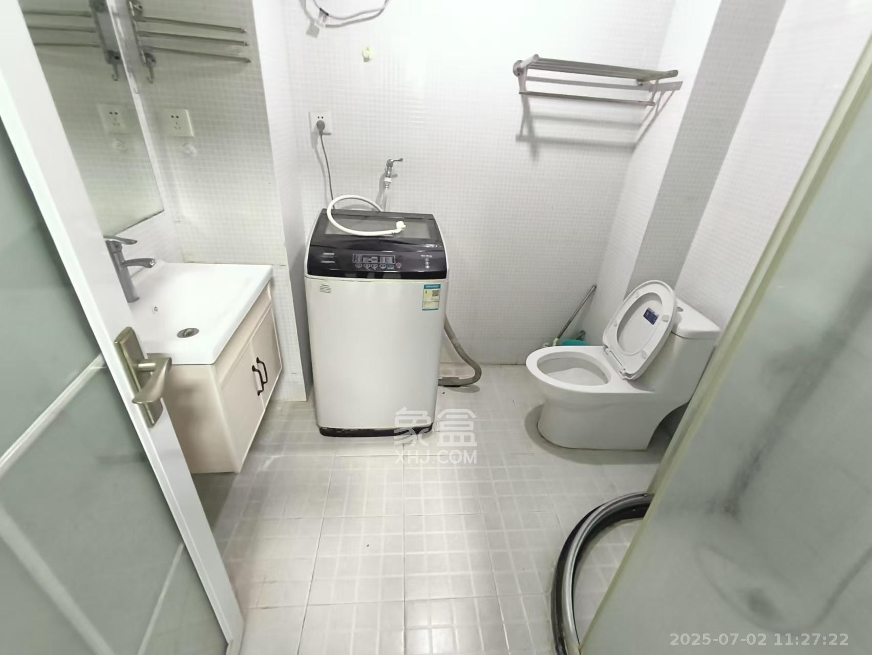 西罗亚大厦  1室1厅1卫    2100.0元/月室内图