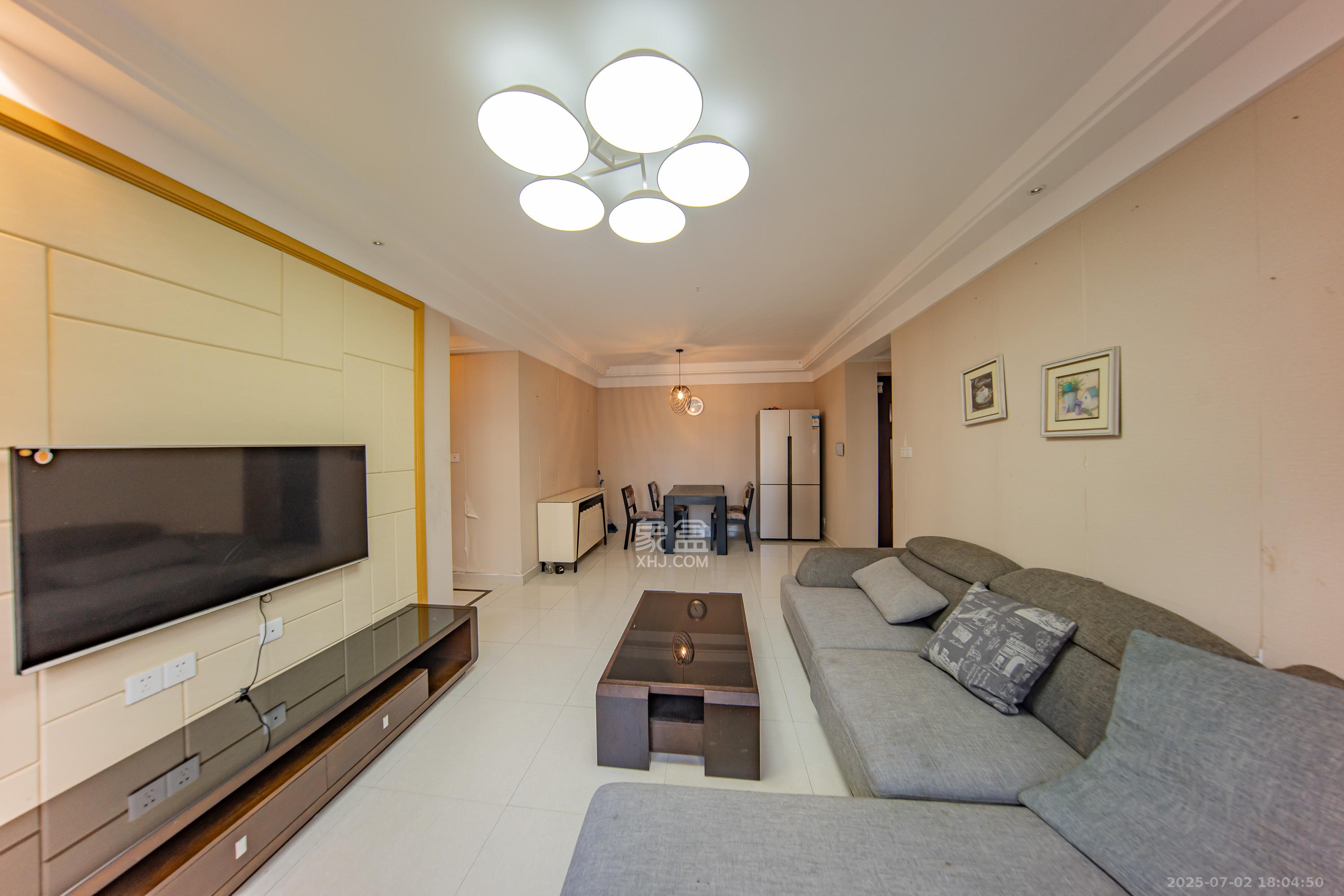 中海国际三期  3室2厅1卫    69.8万 中海国际三期  3室2厅1卫    69.8万客厅