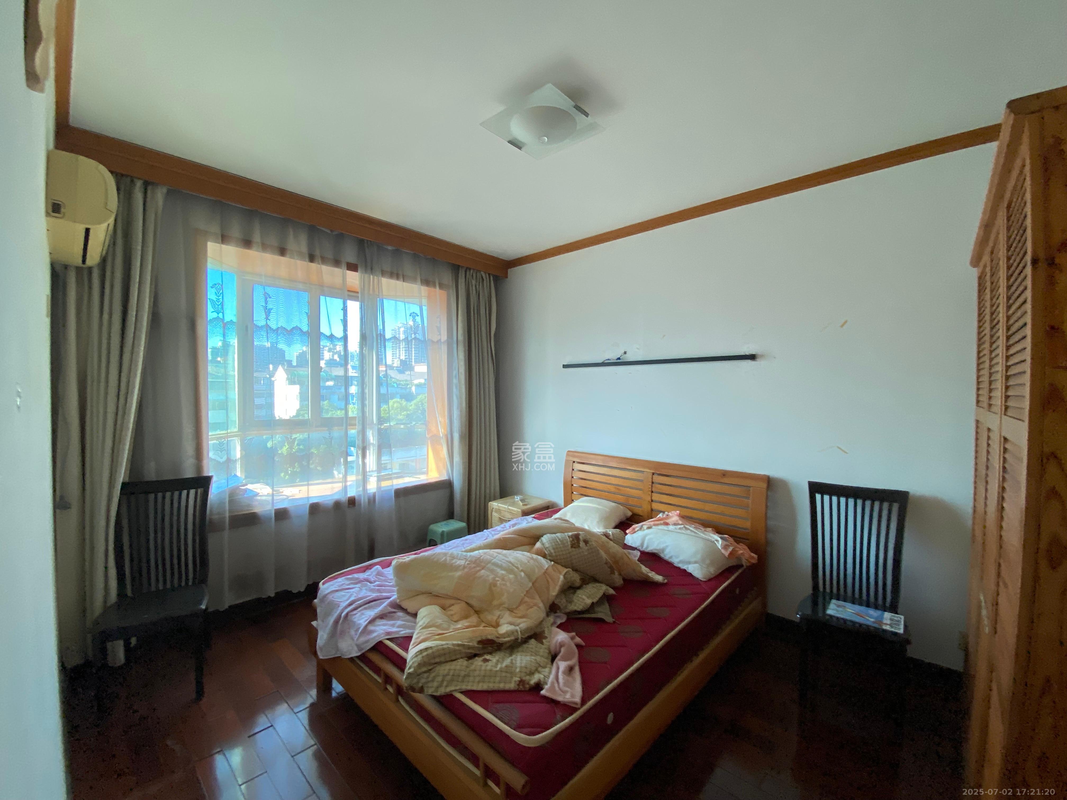 咸嘉新村嘉明苑  3室2厅2卫    1800.0元/月室内图