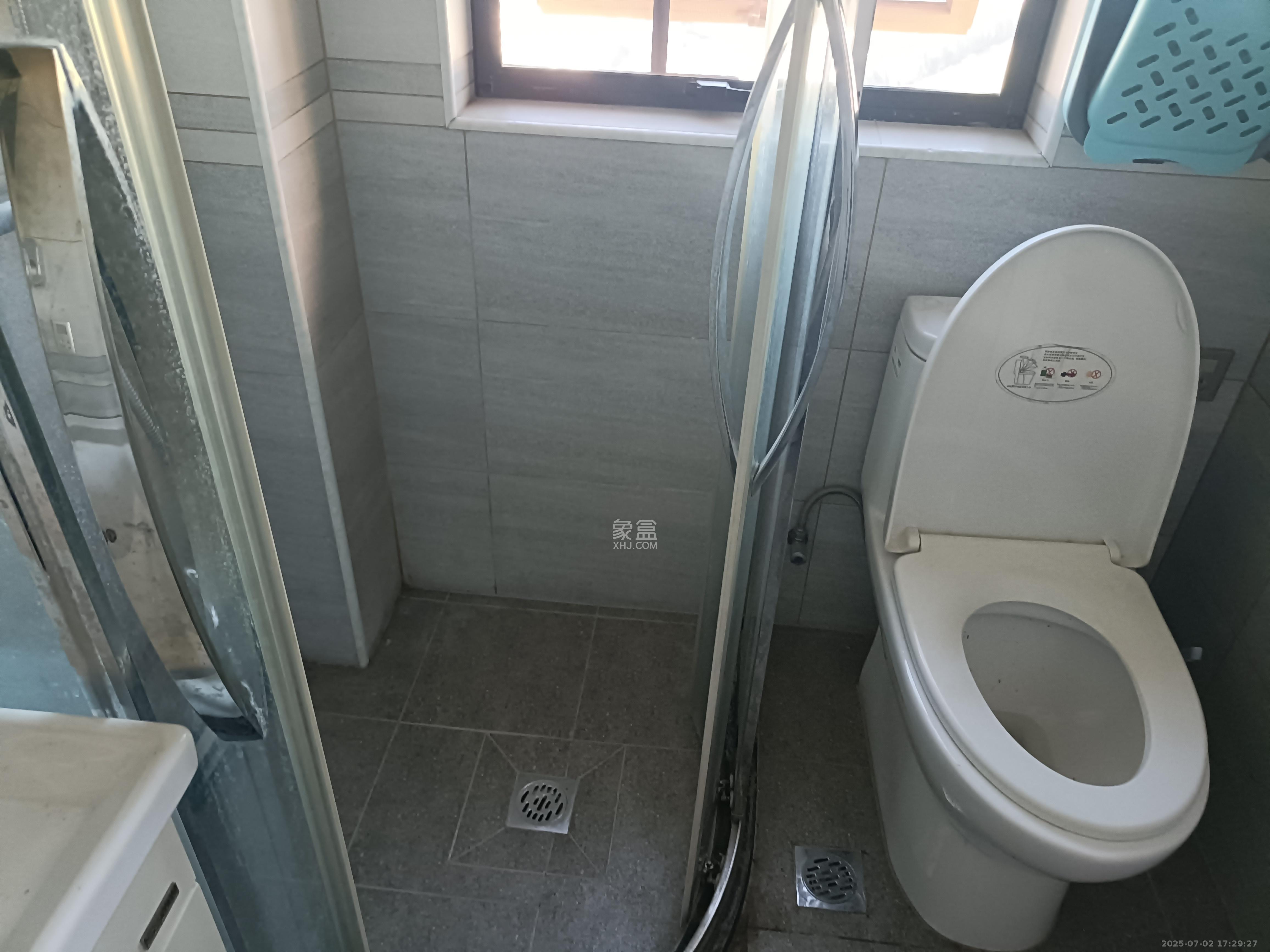 万里时代  4室2厅2卫   3600.00元/月室内图