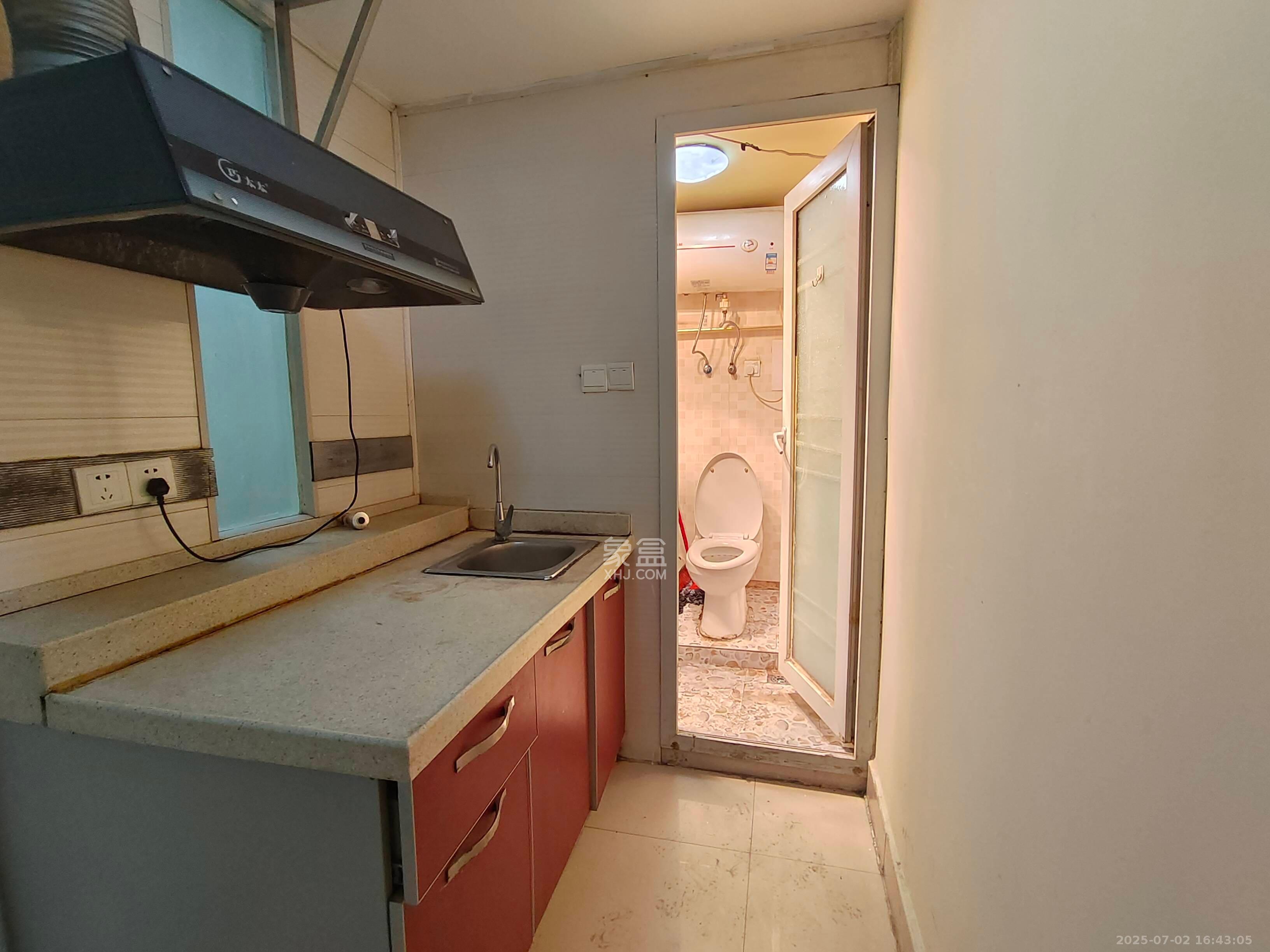 融圣国际 2室1厅1卫 1350.0元/月 融圣国际 2室1厅1卫 1350.0元/月室内图