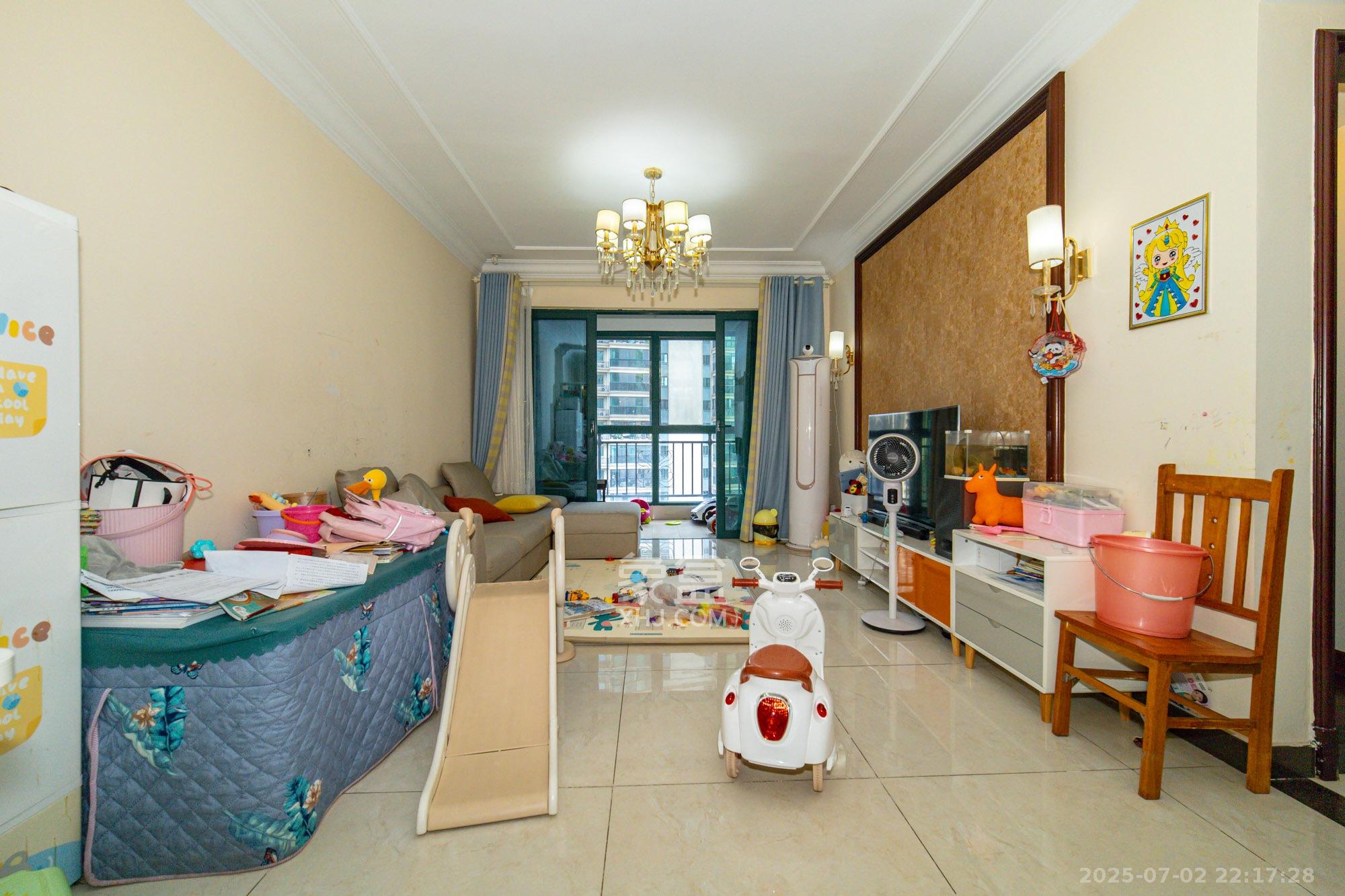 恒大翡翠华庭 2室2厅1卫 58.98万 恒大翡翠华庭 2室2厅1卫 58.98万客厅