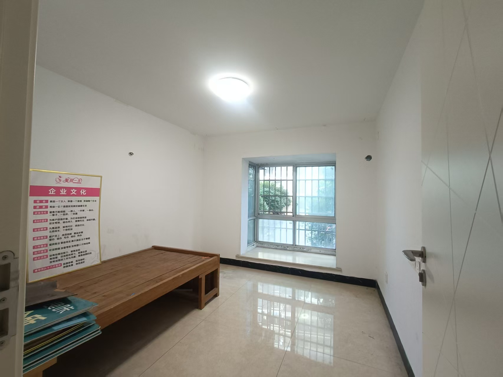 景明佳园  8室2厅2卫   2500.00元/月室内图