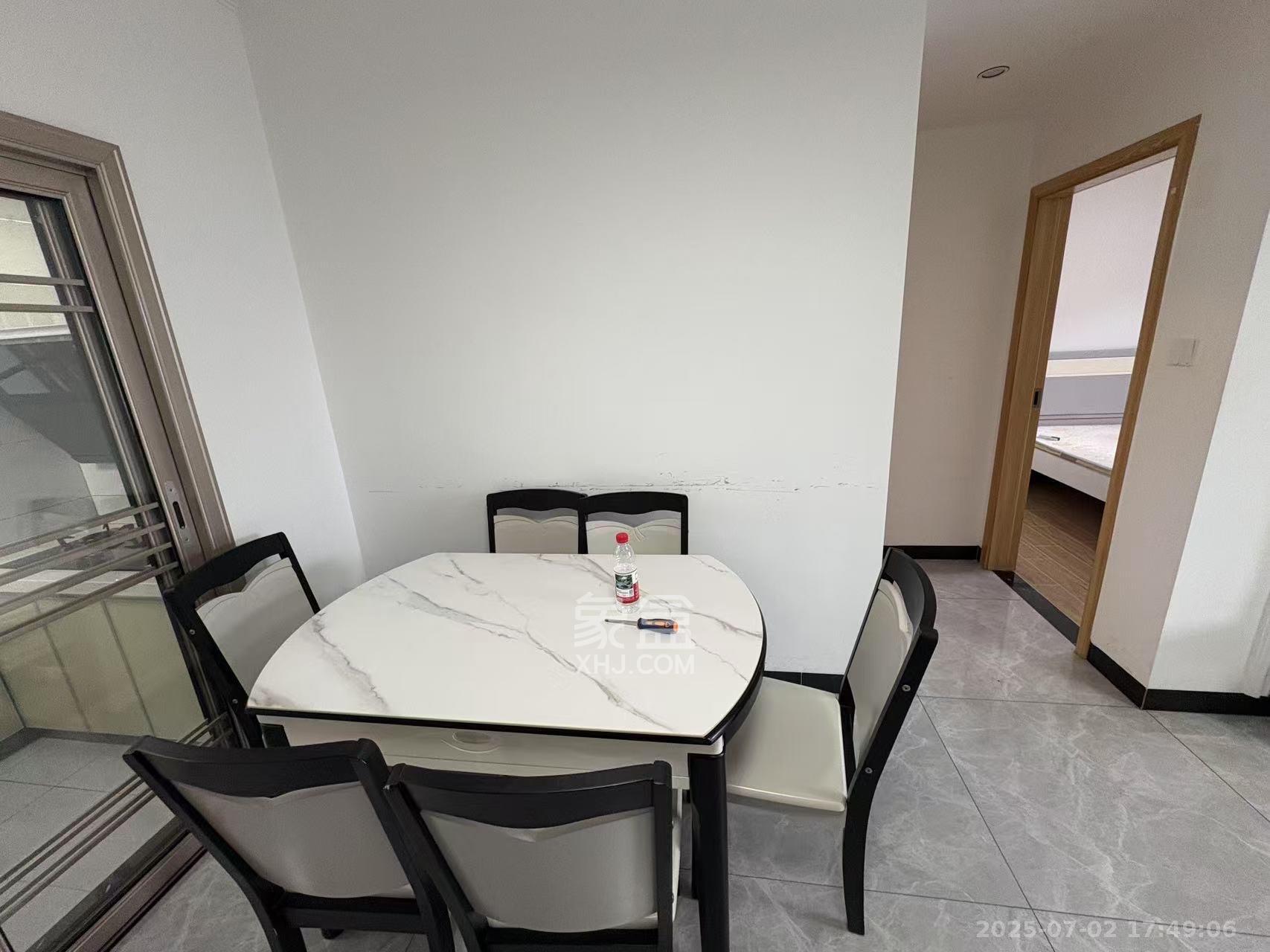 嘉雨兴园  2室1厅1卫    2800.0元/月 嘉雨兴园  2室1厅1卫    2800.0元/月室内图