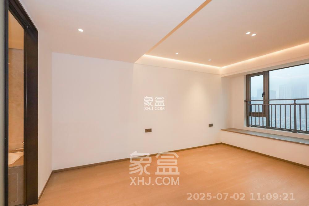 招商蛇口滨江境  4室2厅2卫   8000.00元/月室内图