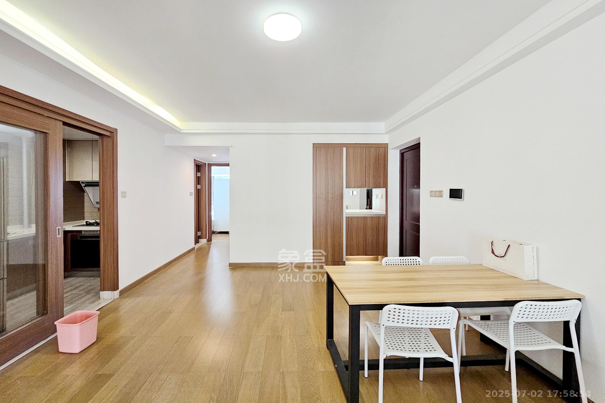 阳光城尚东湾青柠园 3室2厅2卫 108.0万 阳光城尚东湾青柠园 3室2厅2卫 108.0万客厅