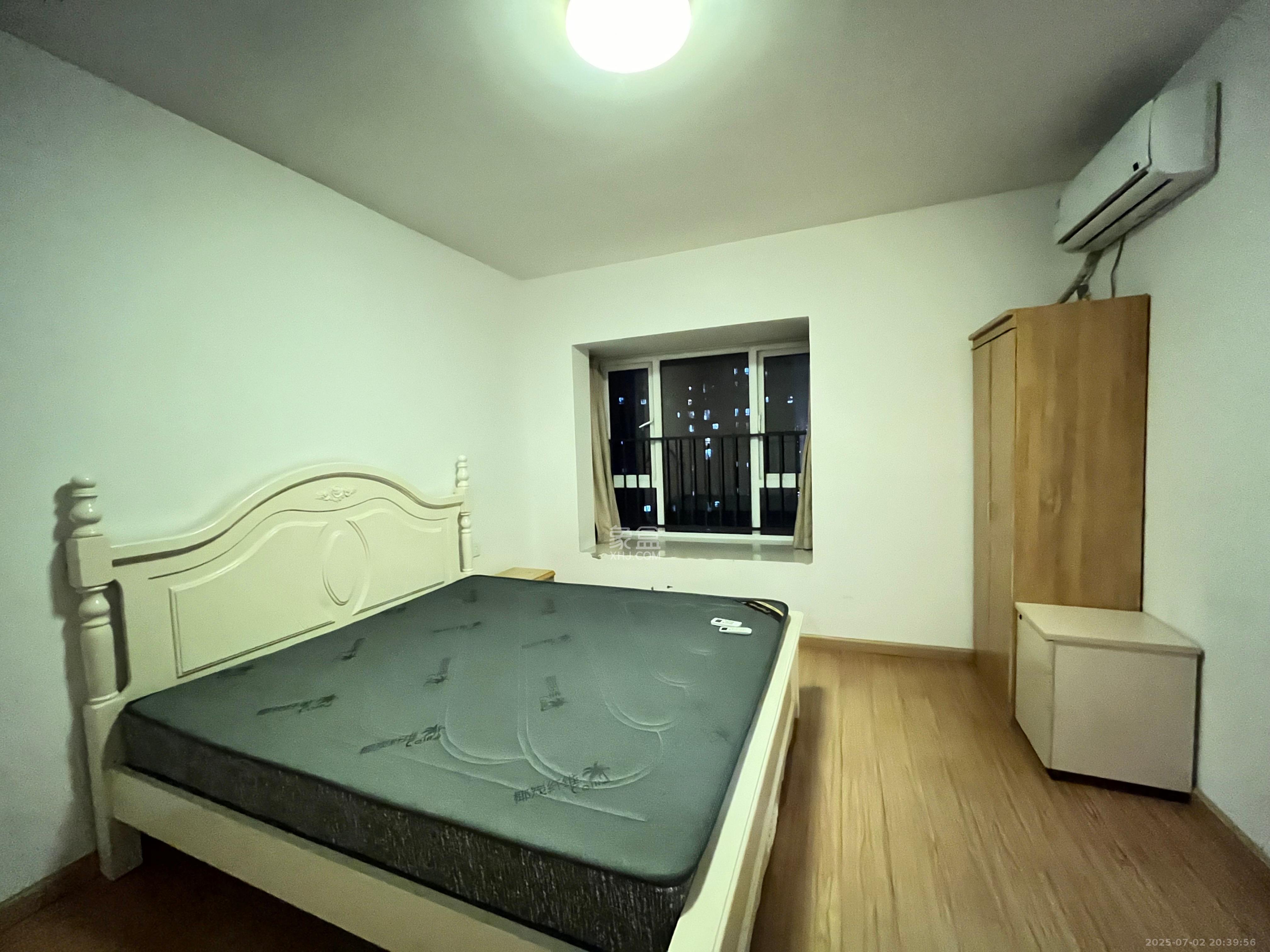 荣盛花语城 4室2厅2卫 2000.0元/月 荣盛花语城 4室2厅2卫 2000.0元/月室内图