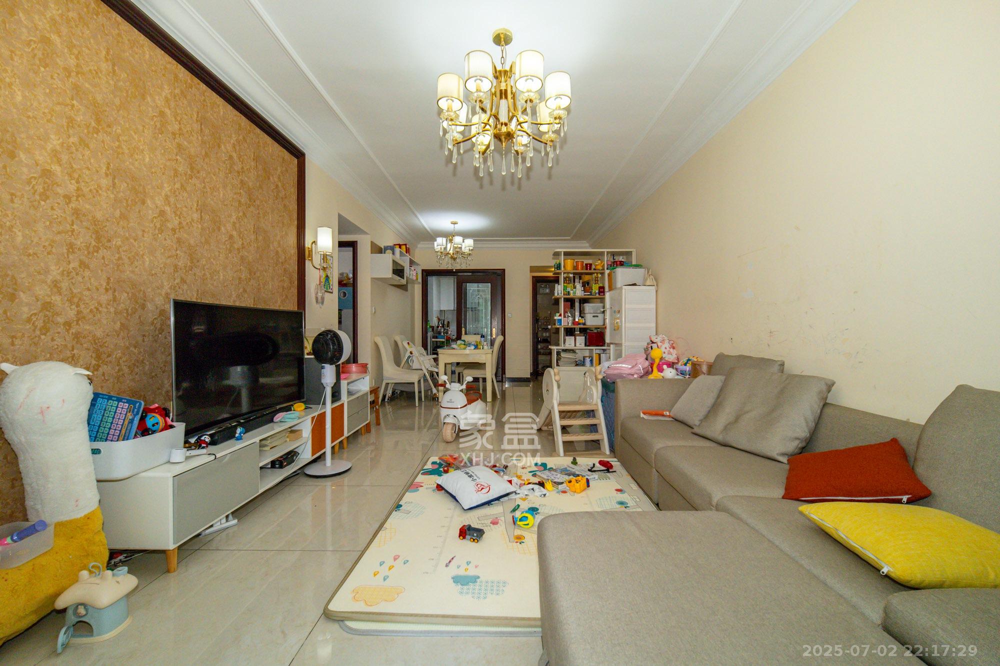 恒大翡翠华庭 2室2厅1卫 58.98万 恒大翡翠华庭 2室2厅1卫 58.98万客厅