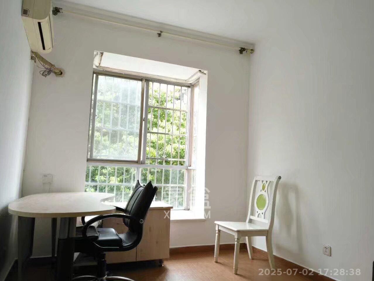 芙蓉苑  3室2厅1卫    2600.0元/月 芙蓉苑  3室2厅1卫    2600.0元/月室内图